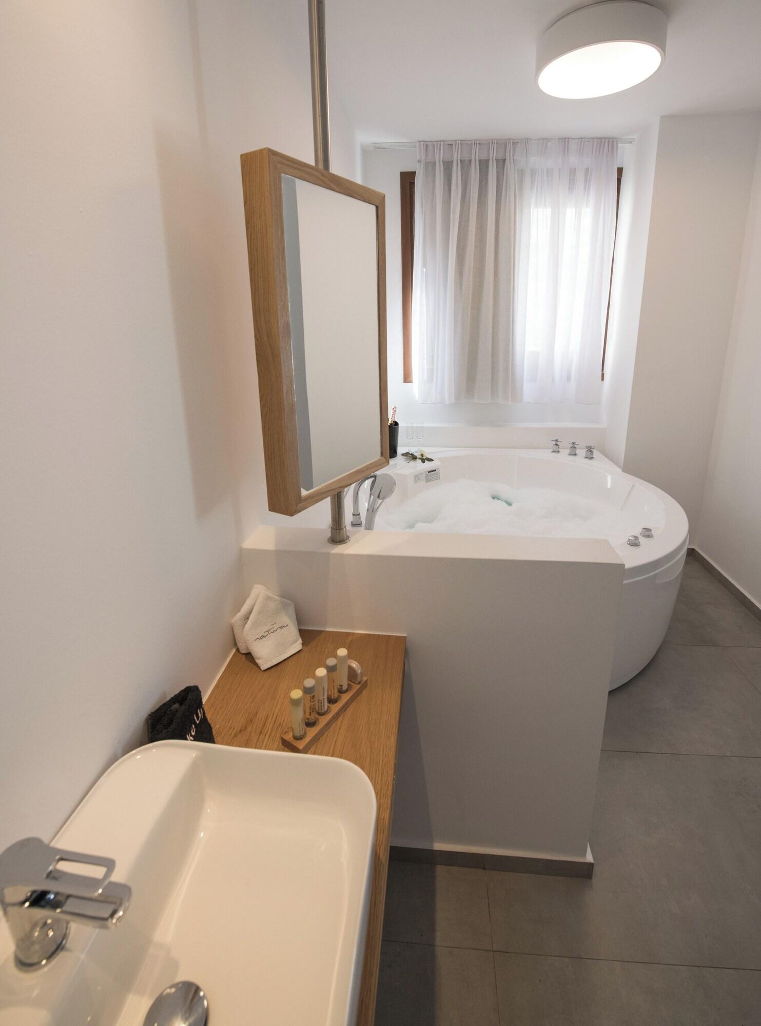 Suite King Bed with Jacuzzi