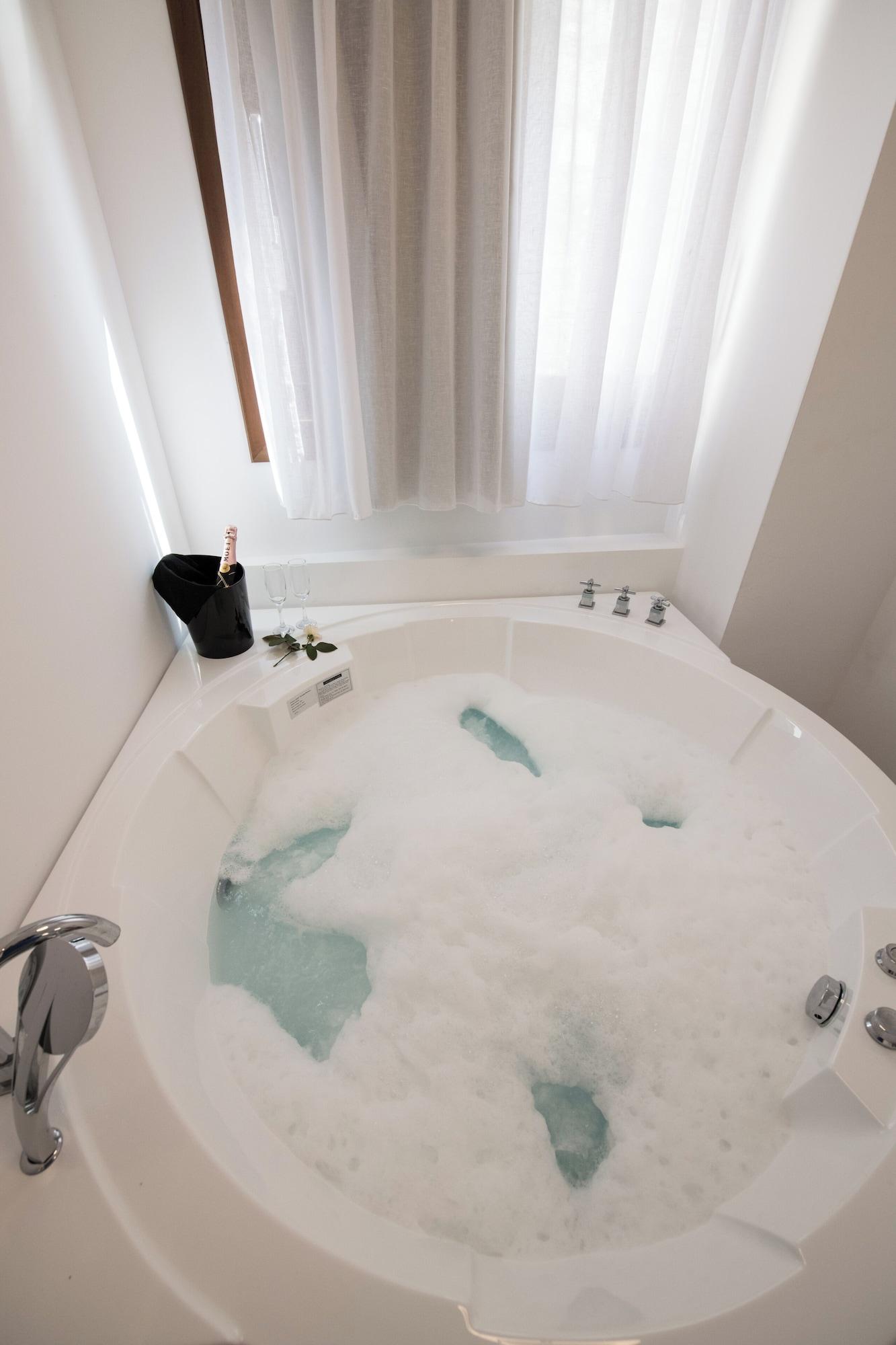 Suite King Bed with Jacuzzi