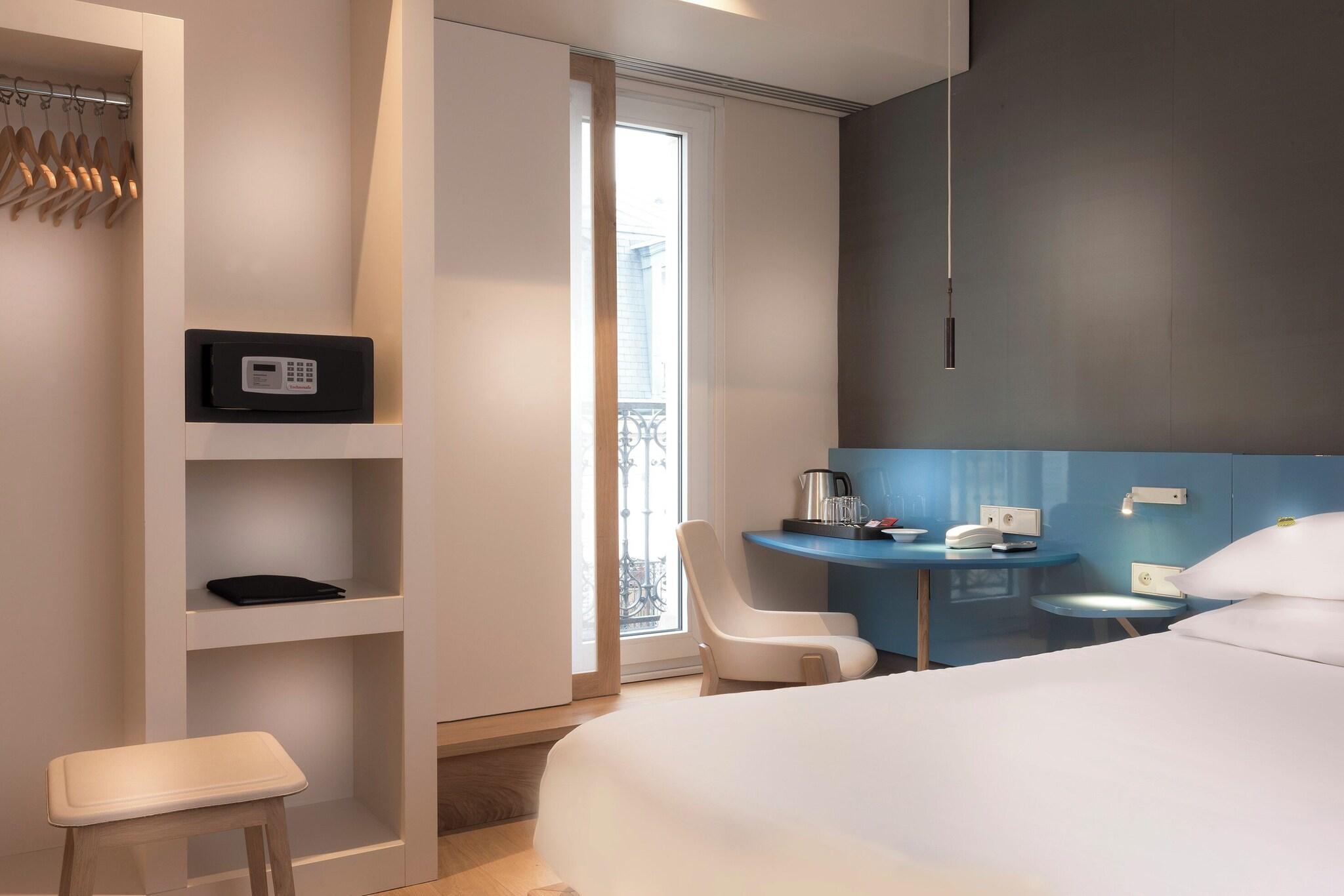 Double Deluxe Queen Bed