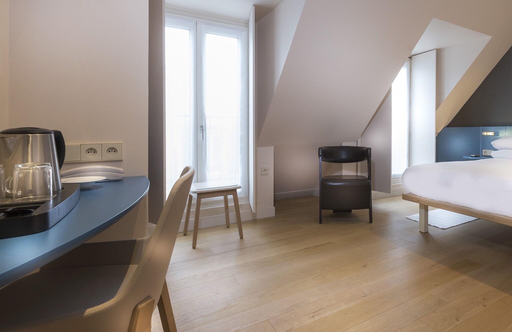 Double Deluxe King Bed