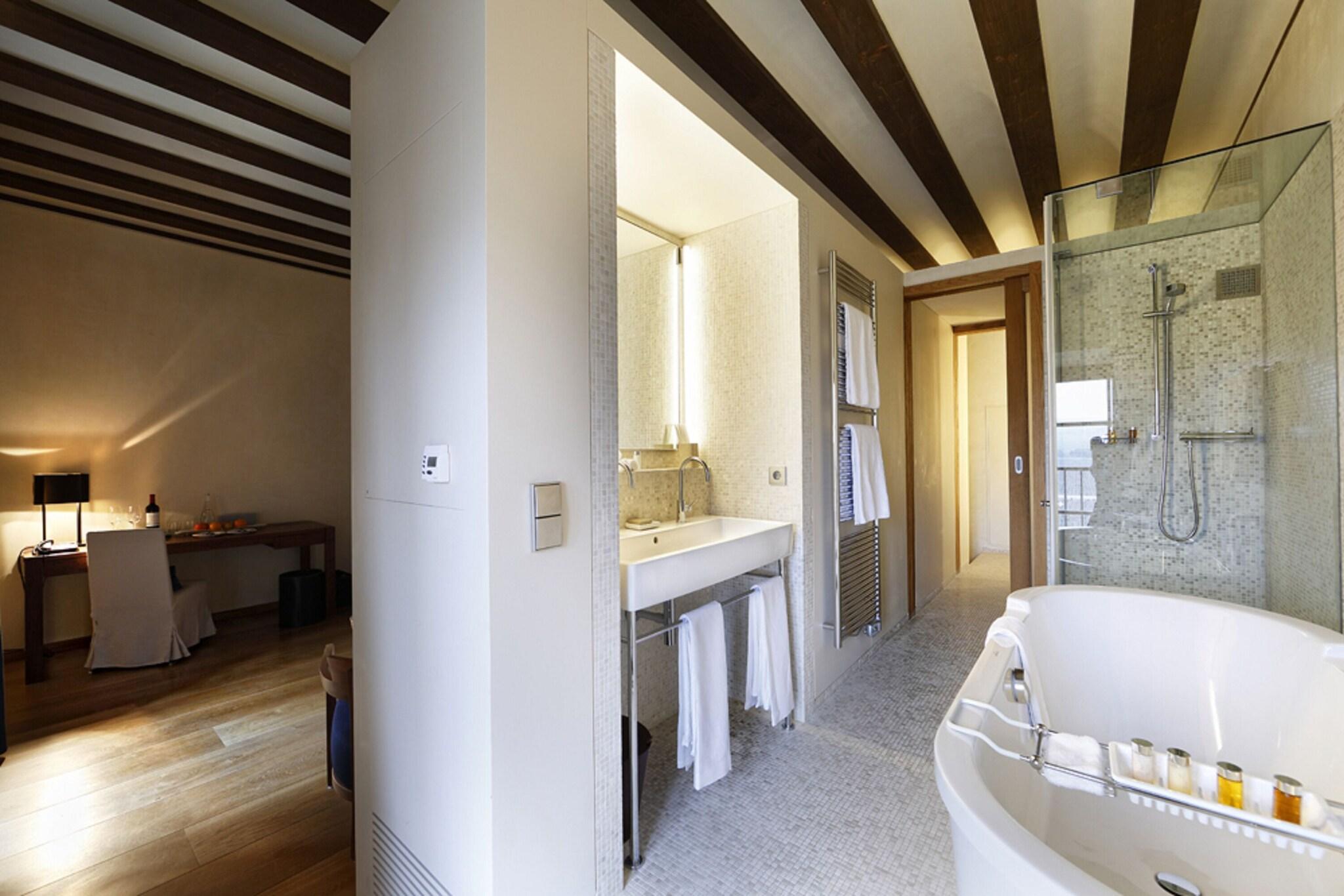 Double Superior Queen Bed