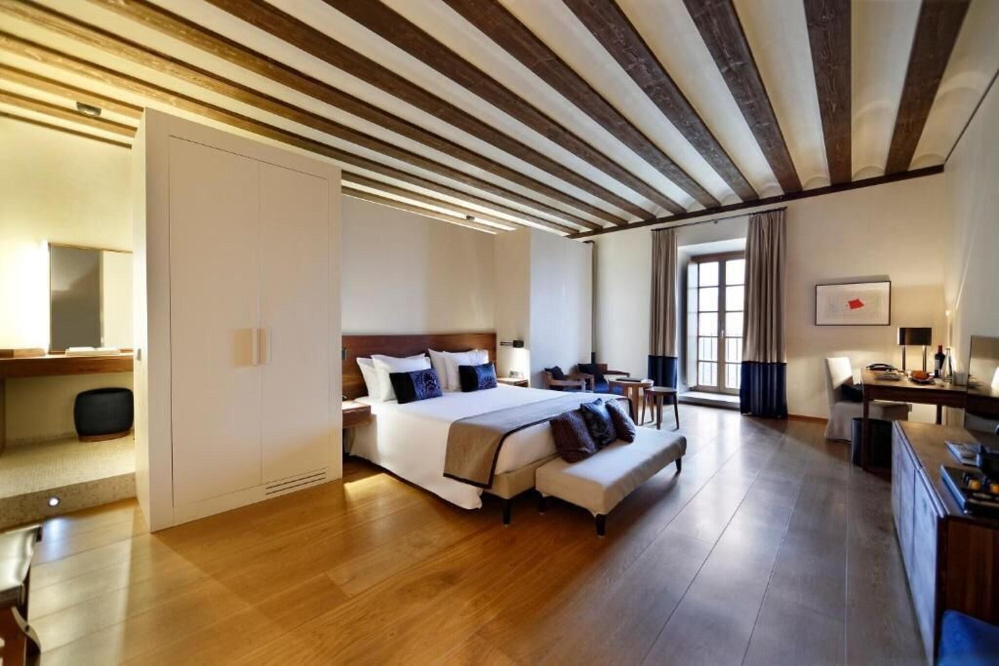 Double Superior Queen Bed