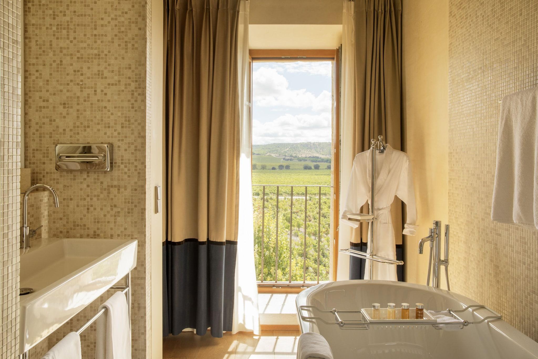 Double Superior Queen Bed