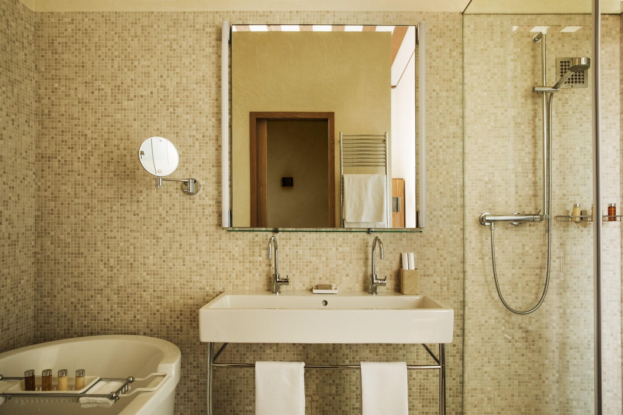 Double Classic Queen Bed