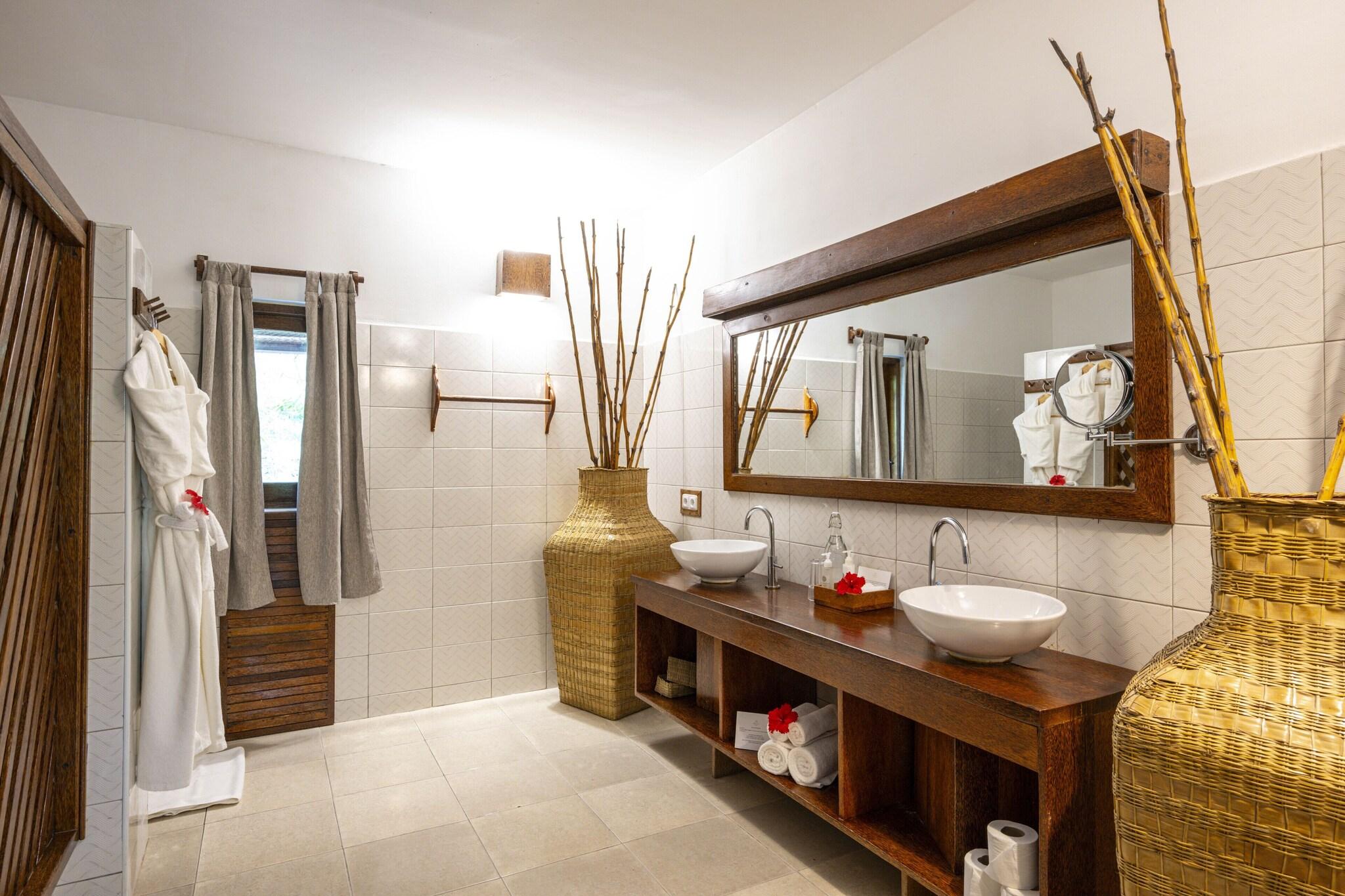 Bungalow Superior King Bed