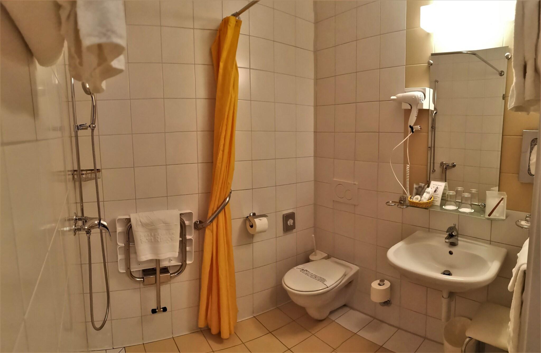 Double or Twin Superior Queen Bed