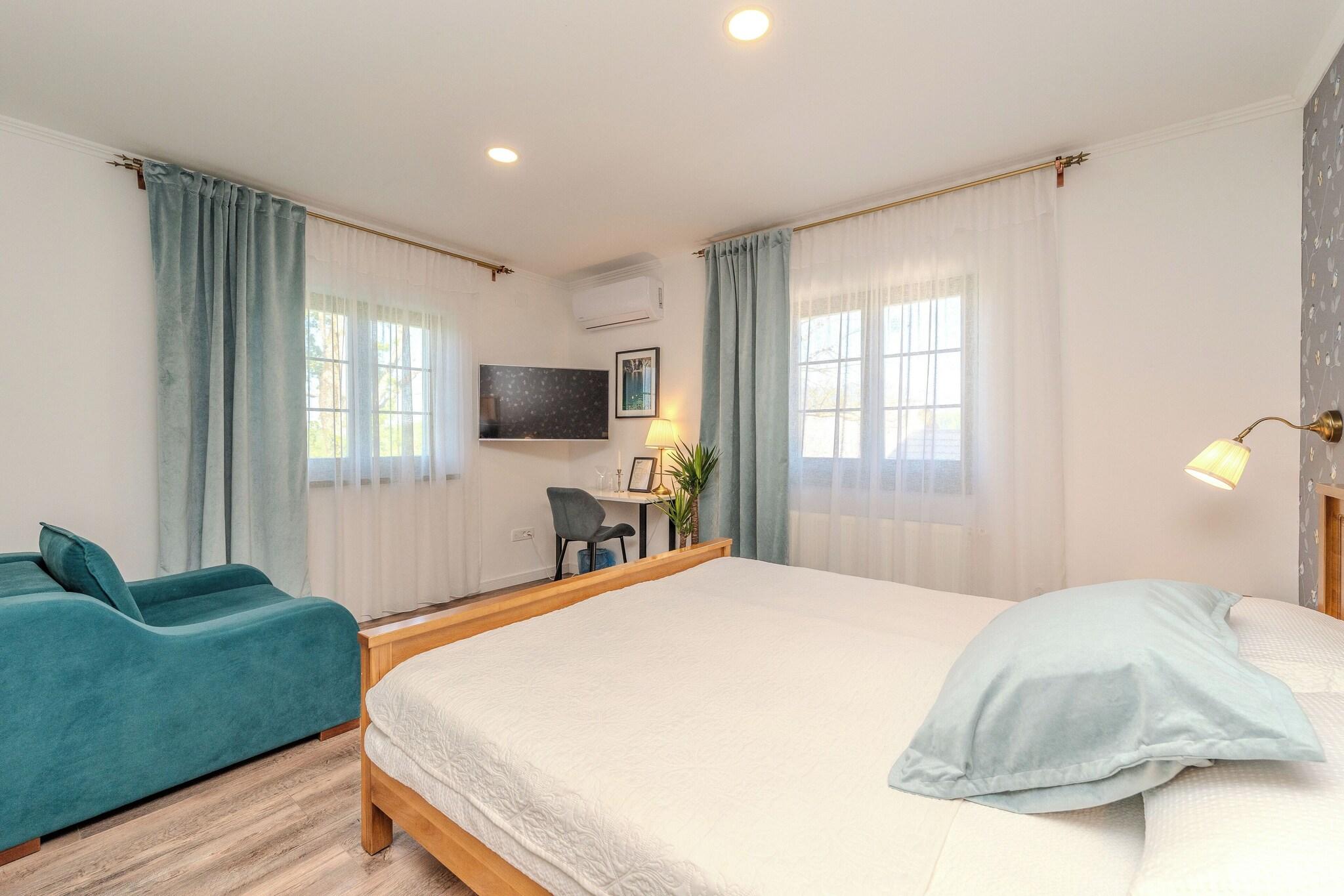 Double Deluxe Queen Bed