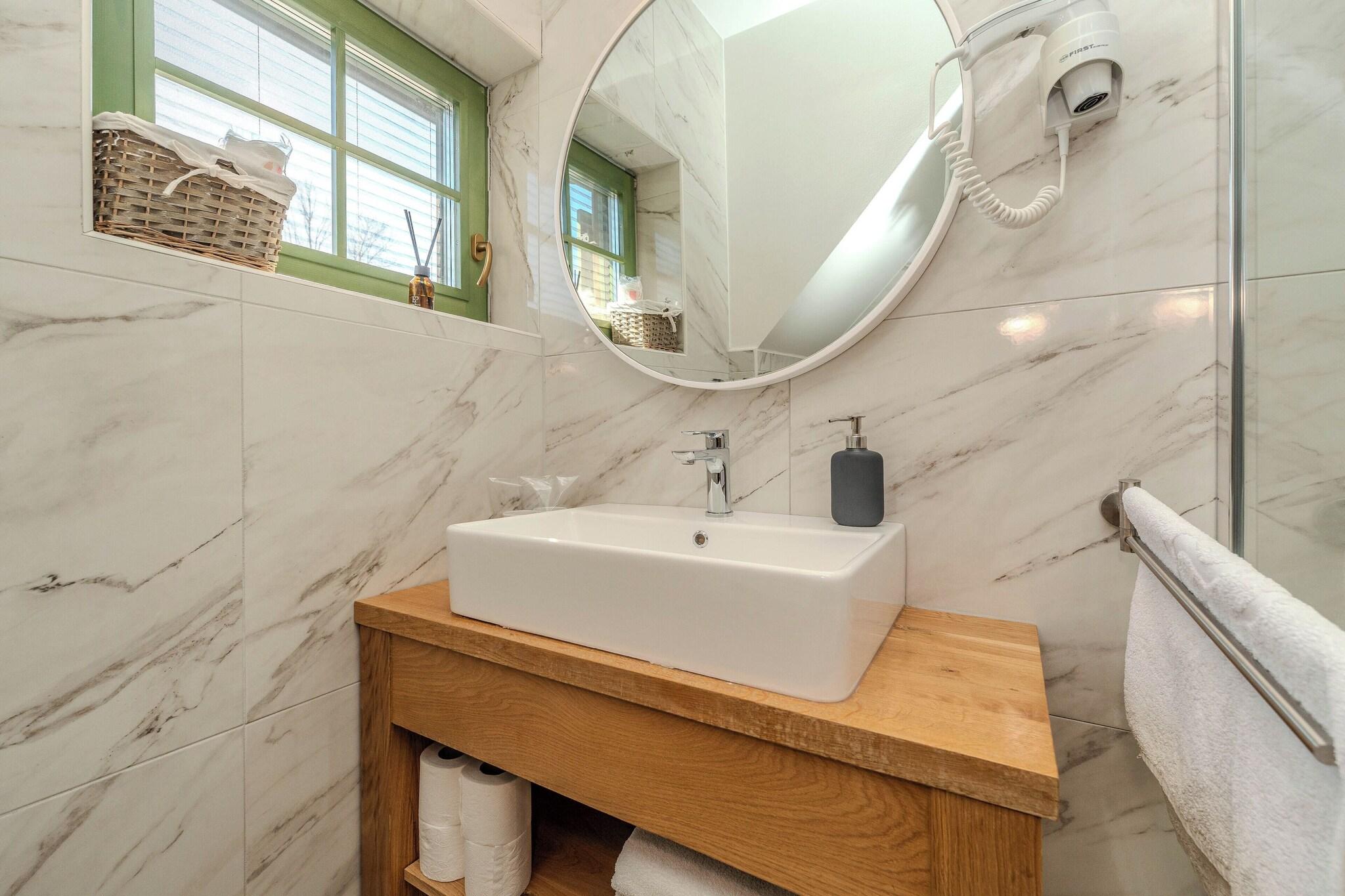 Apartment Queen Size Bed