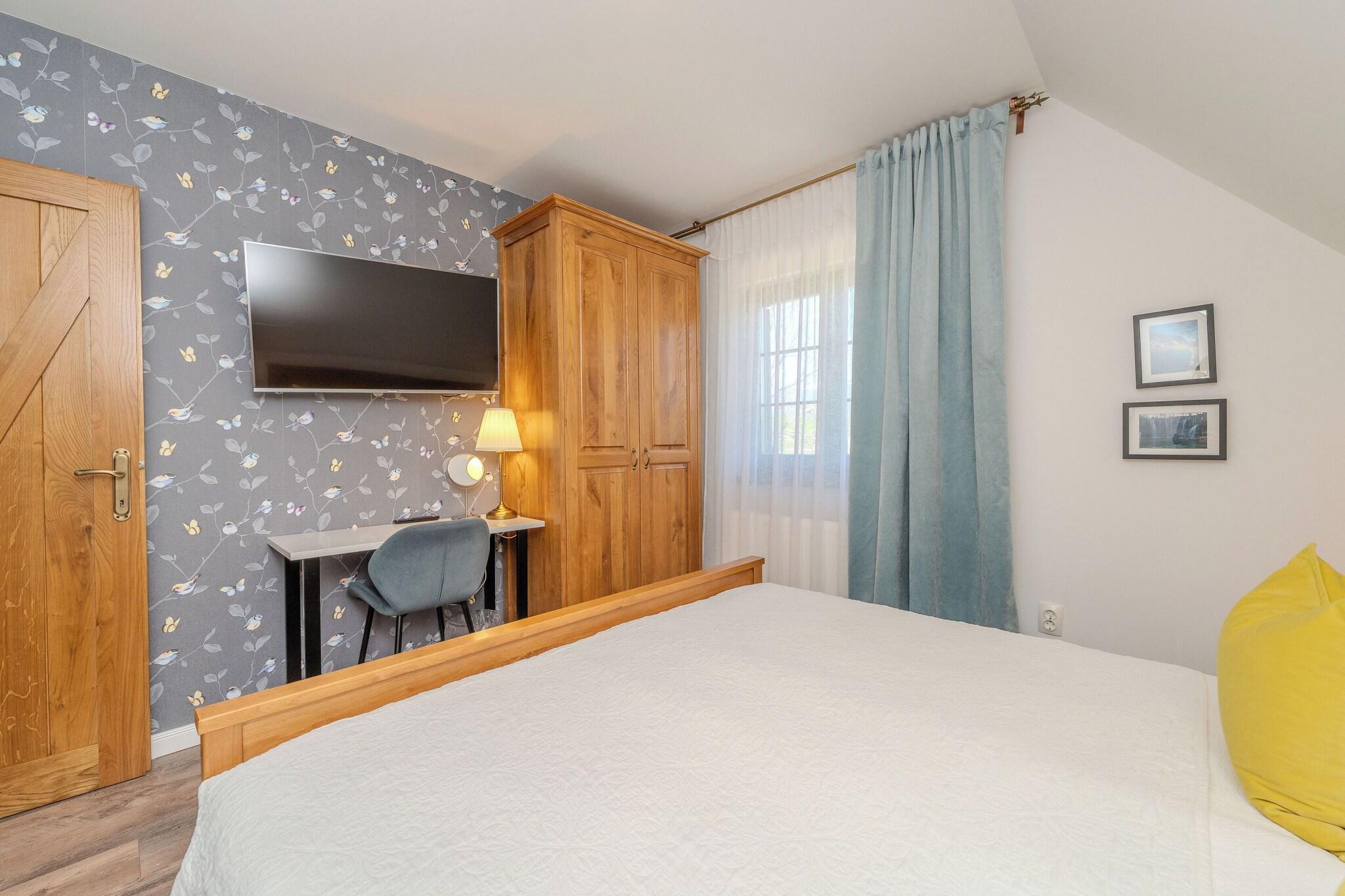 Apartment Queen Size Bed