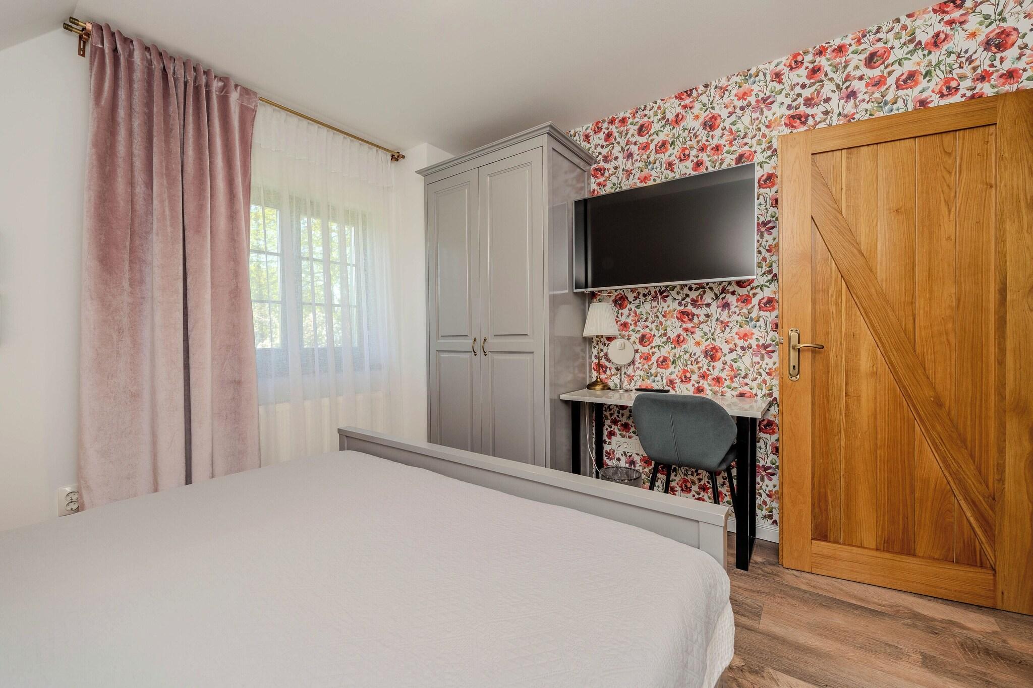 Apartment Queen Size Bed