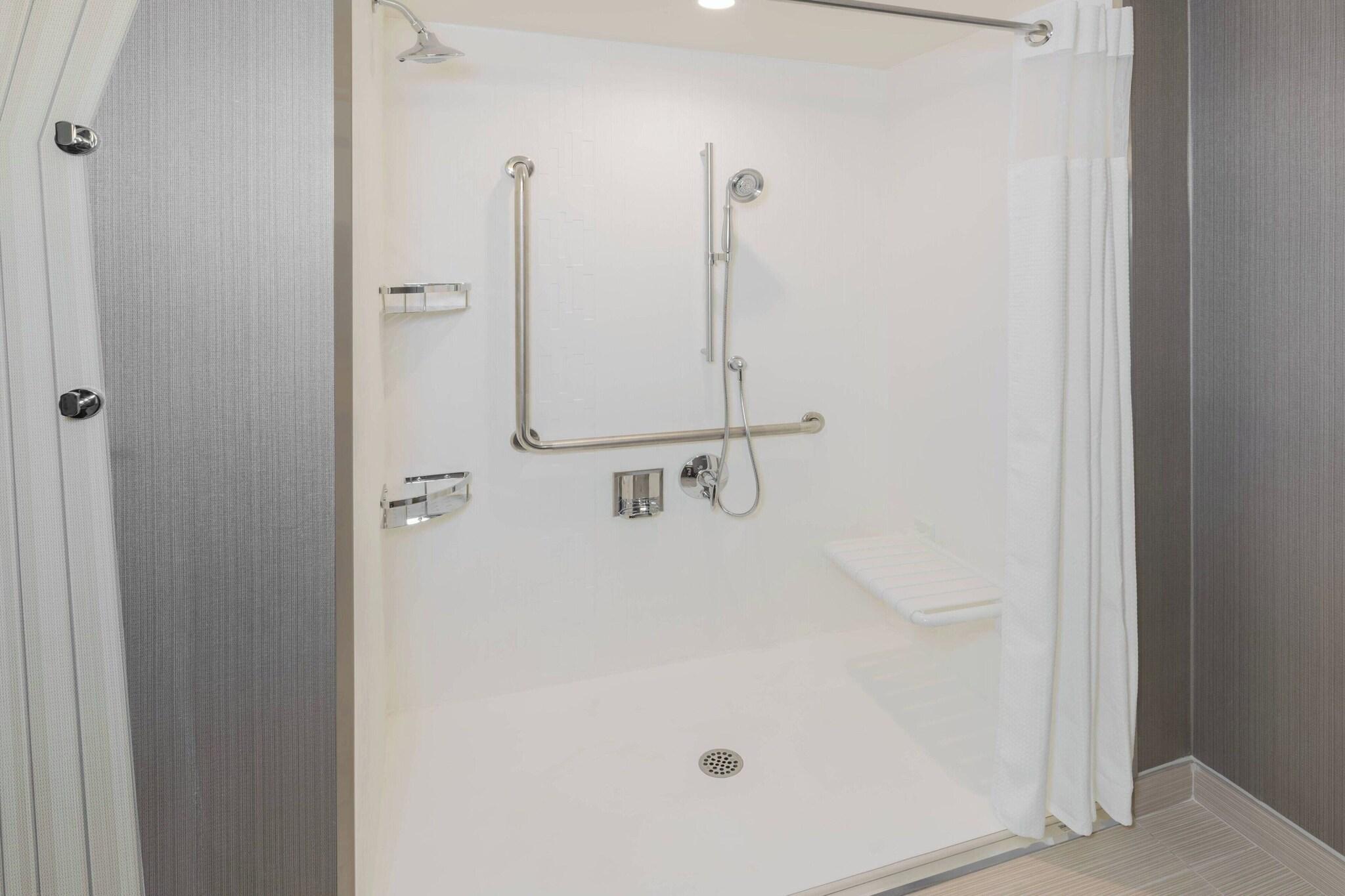 Junior Suite City View King Bed