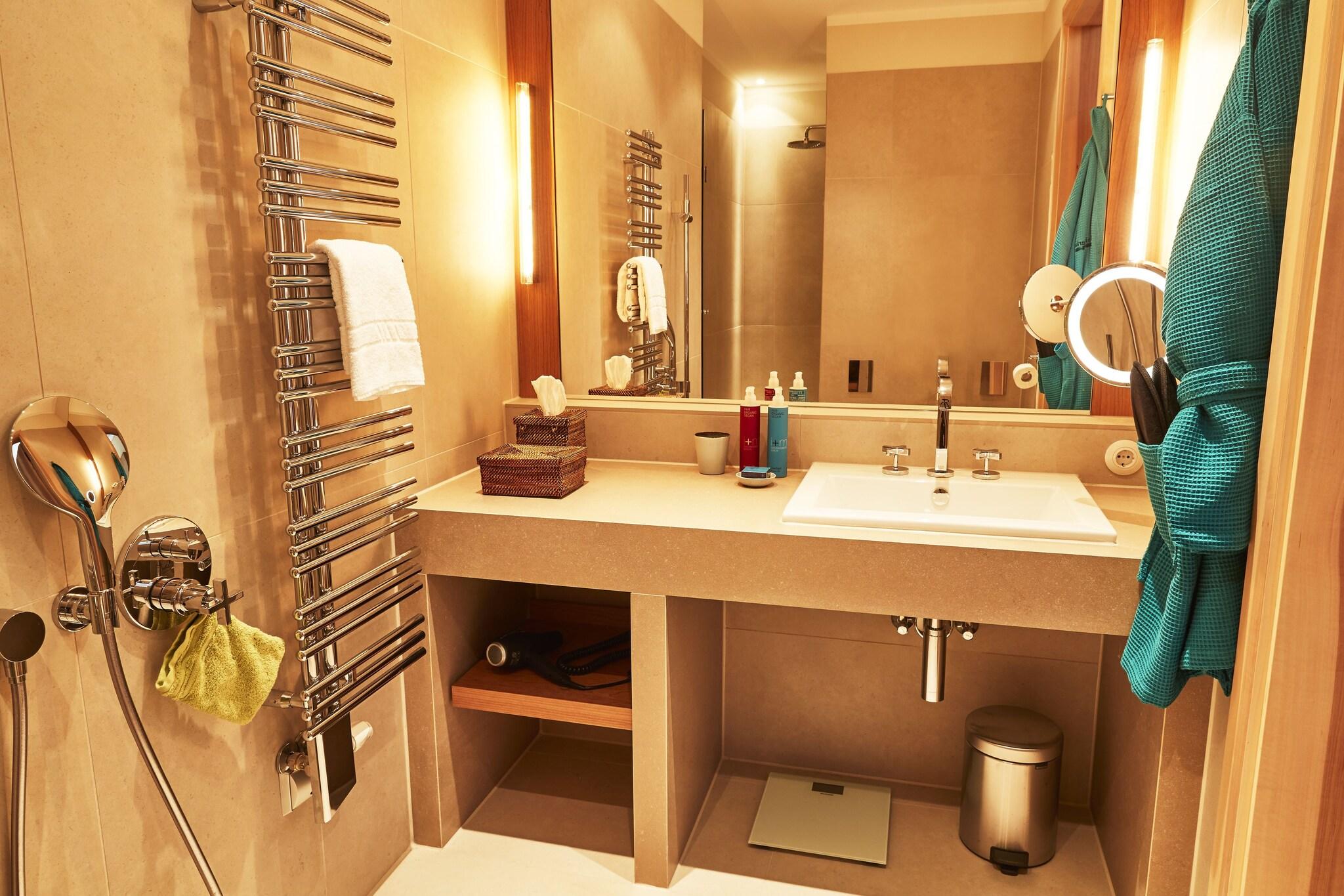 Double Queen Size Bed