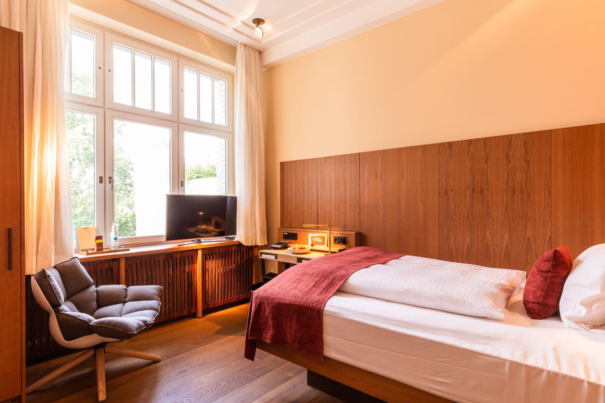 Double Queen Size Bed