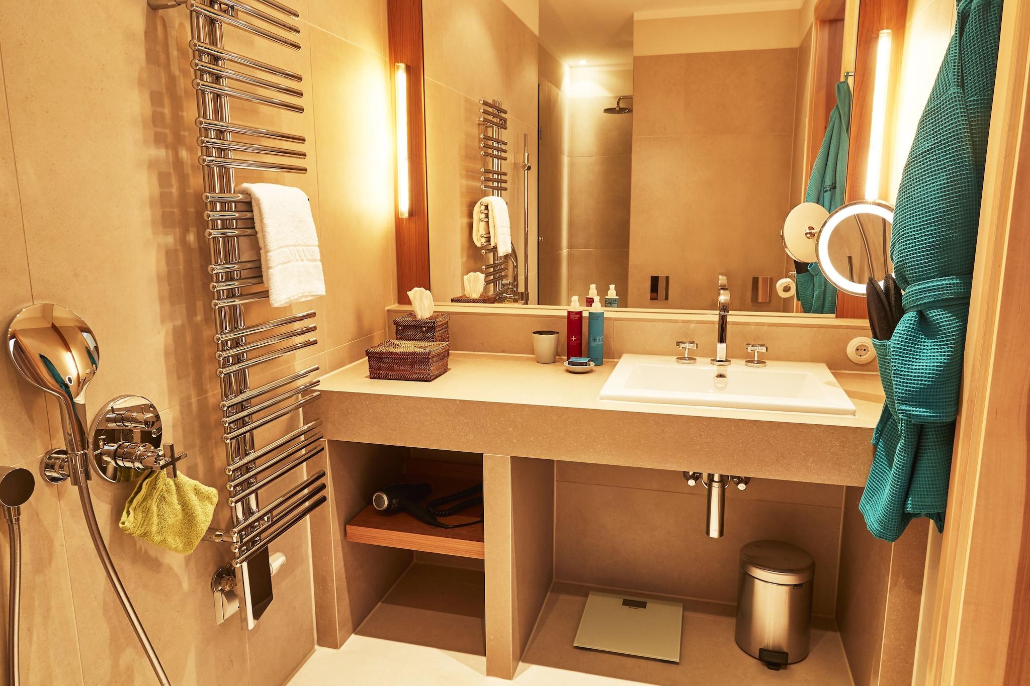 Double Queen Size Bed