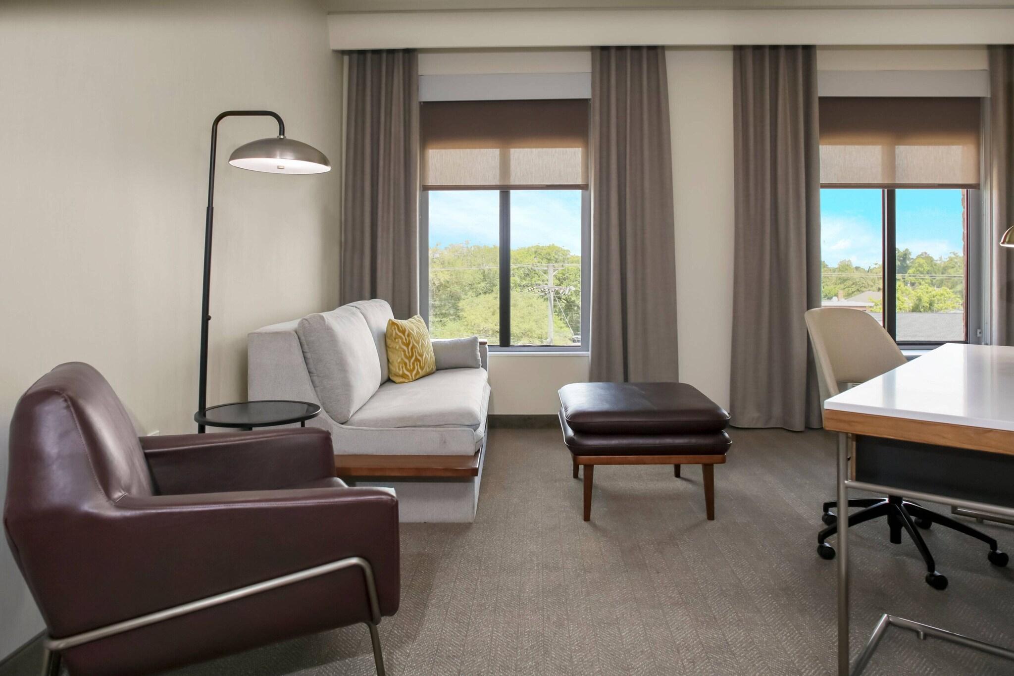 Suite City View King Bed