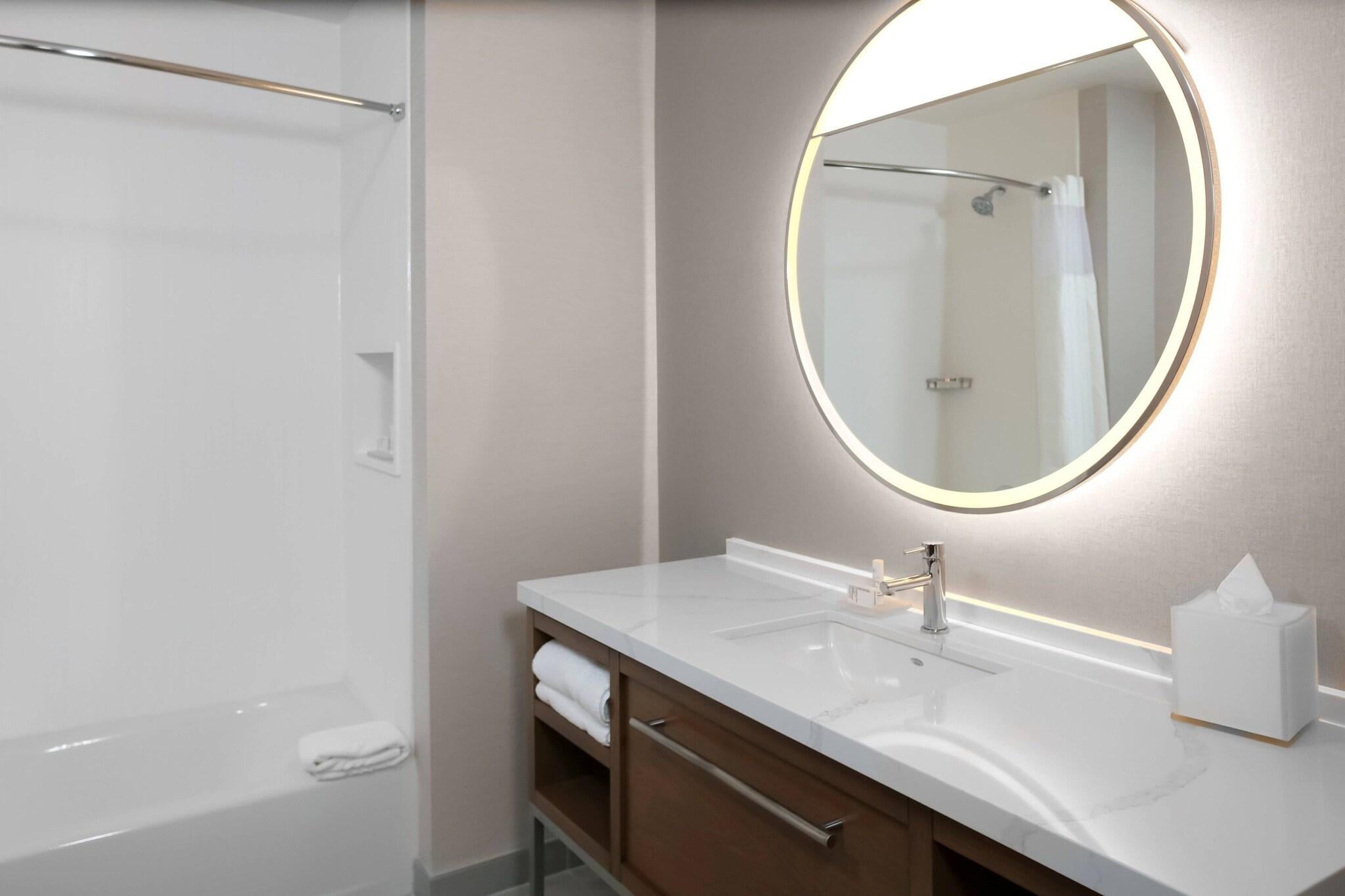 Suite City View King Bed