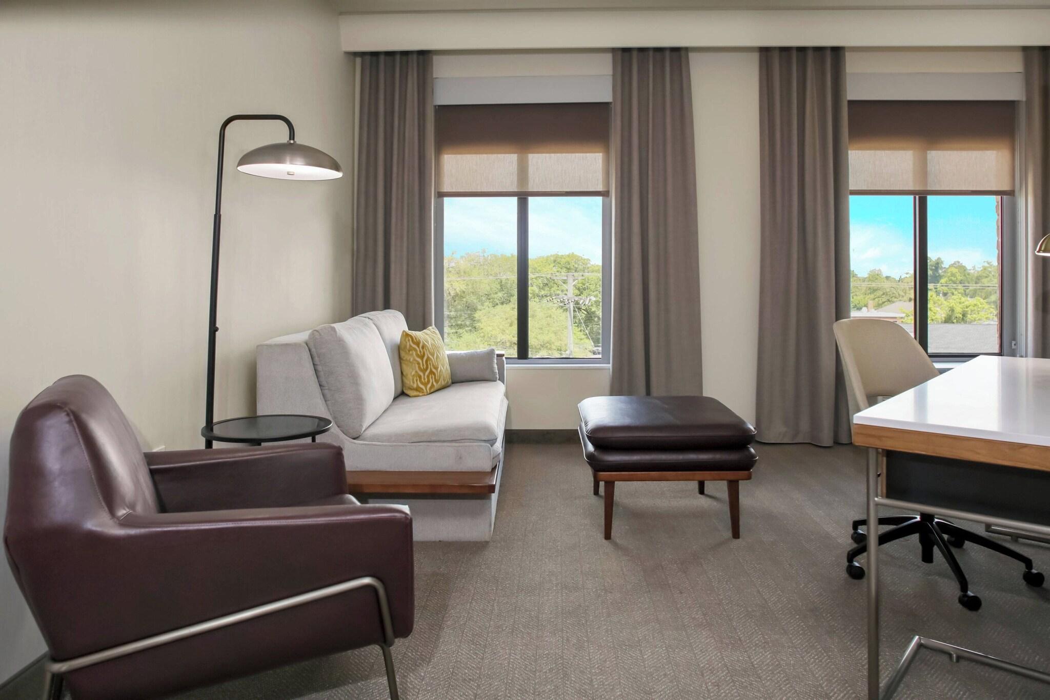 Suite City View King Bed