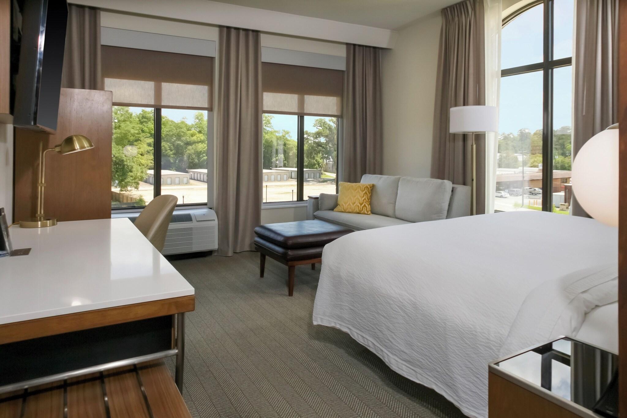 Suite City View King Bed