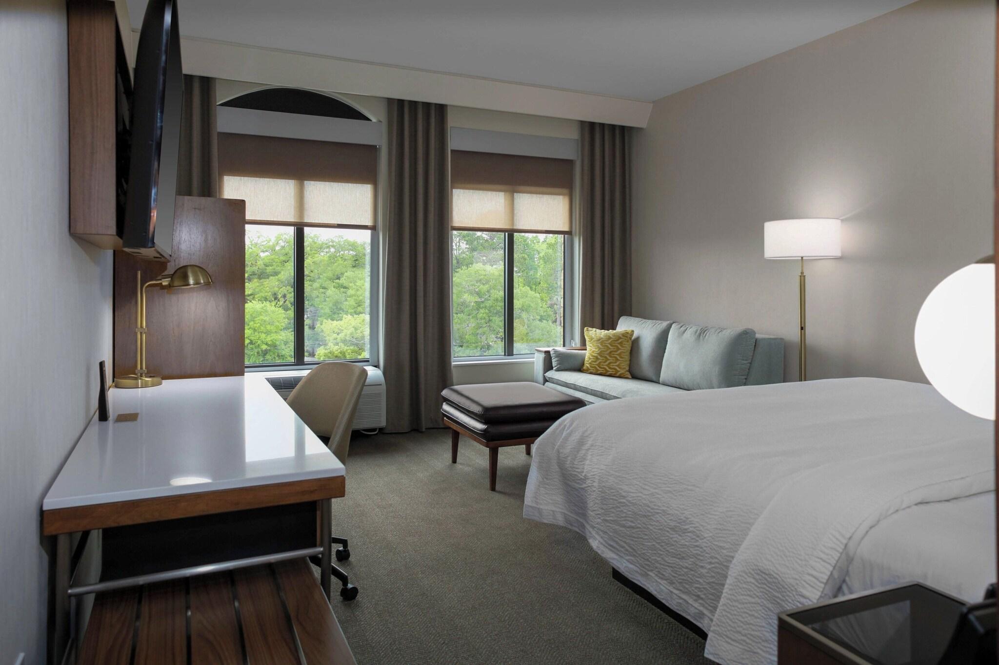 Suite City View King Bed