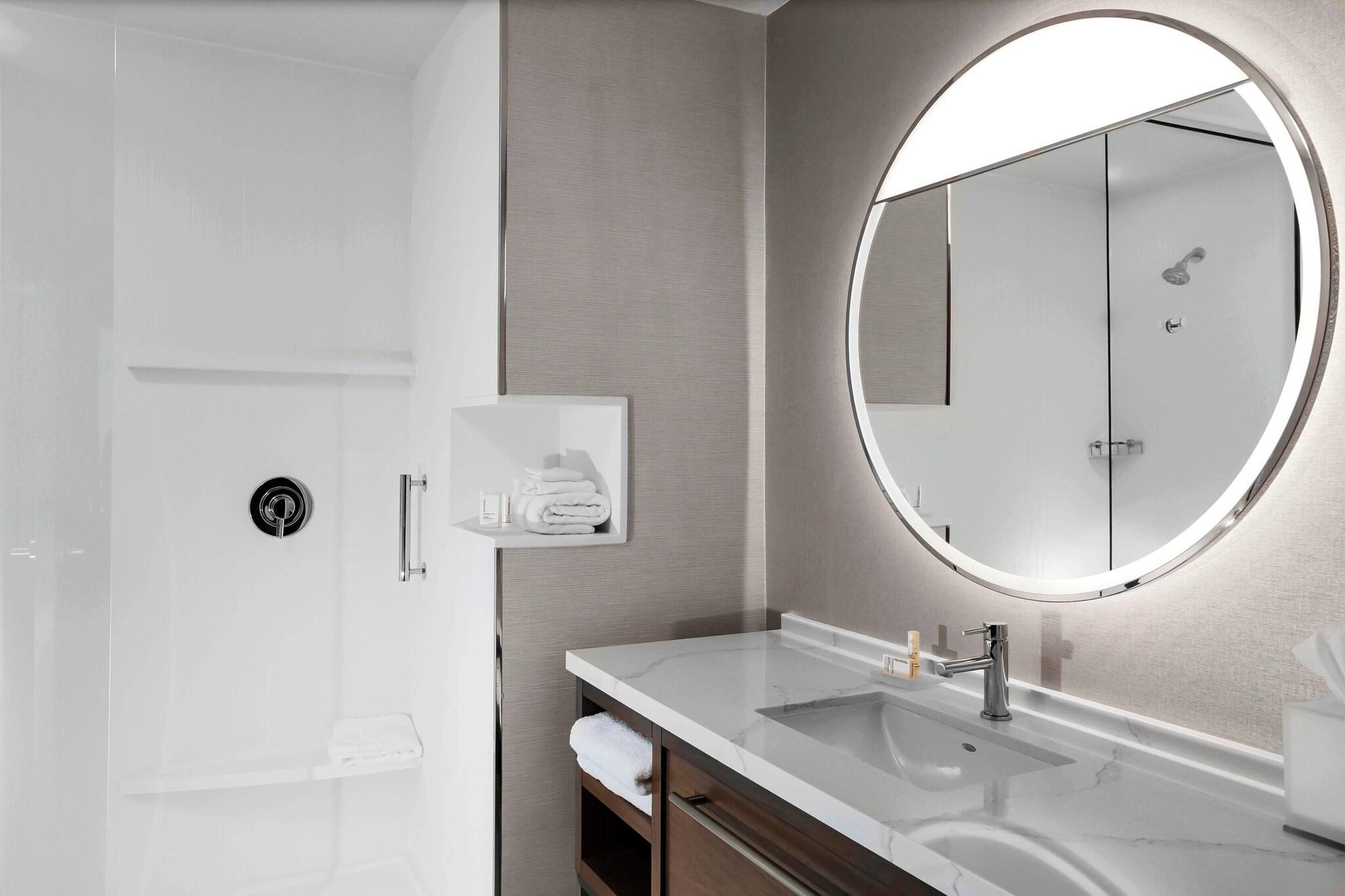 Suite City View King Bed