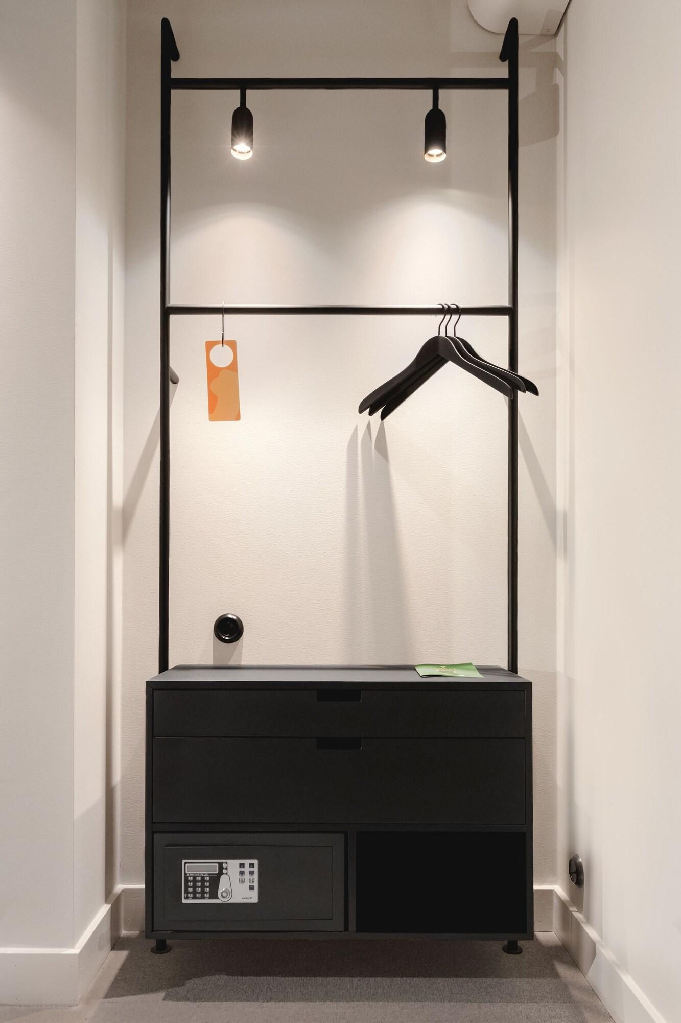Single Room Without Window