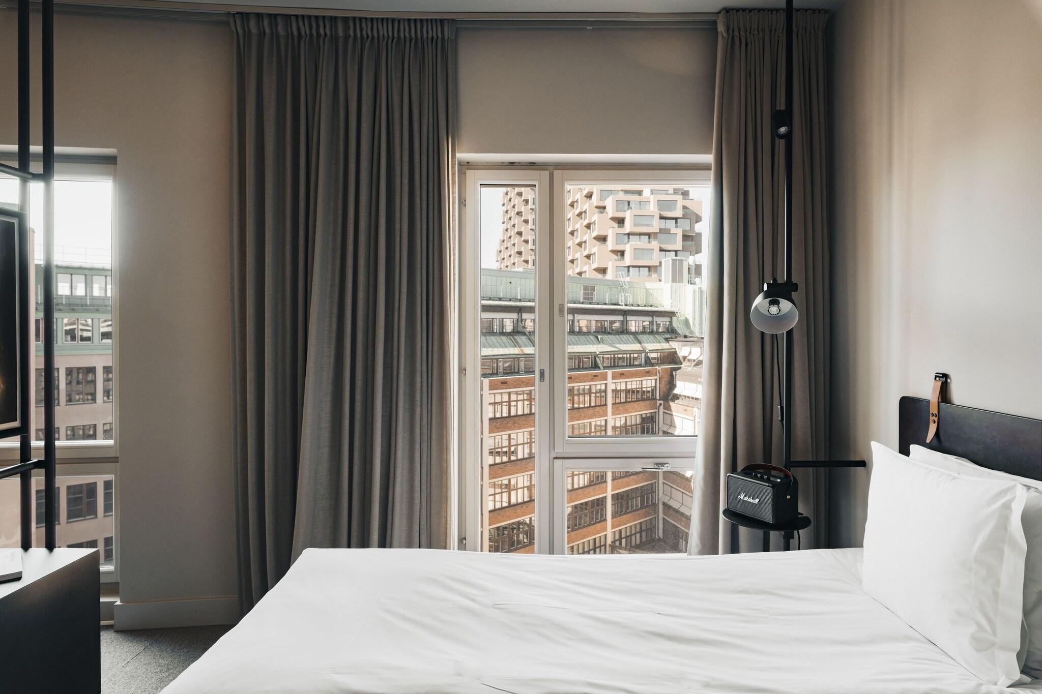 Studio King Size Bed