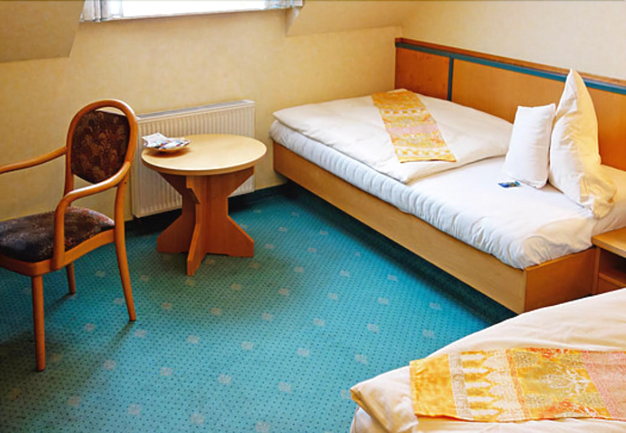 Double or Twin Deluxe One Bed