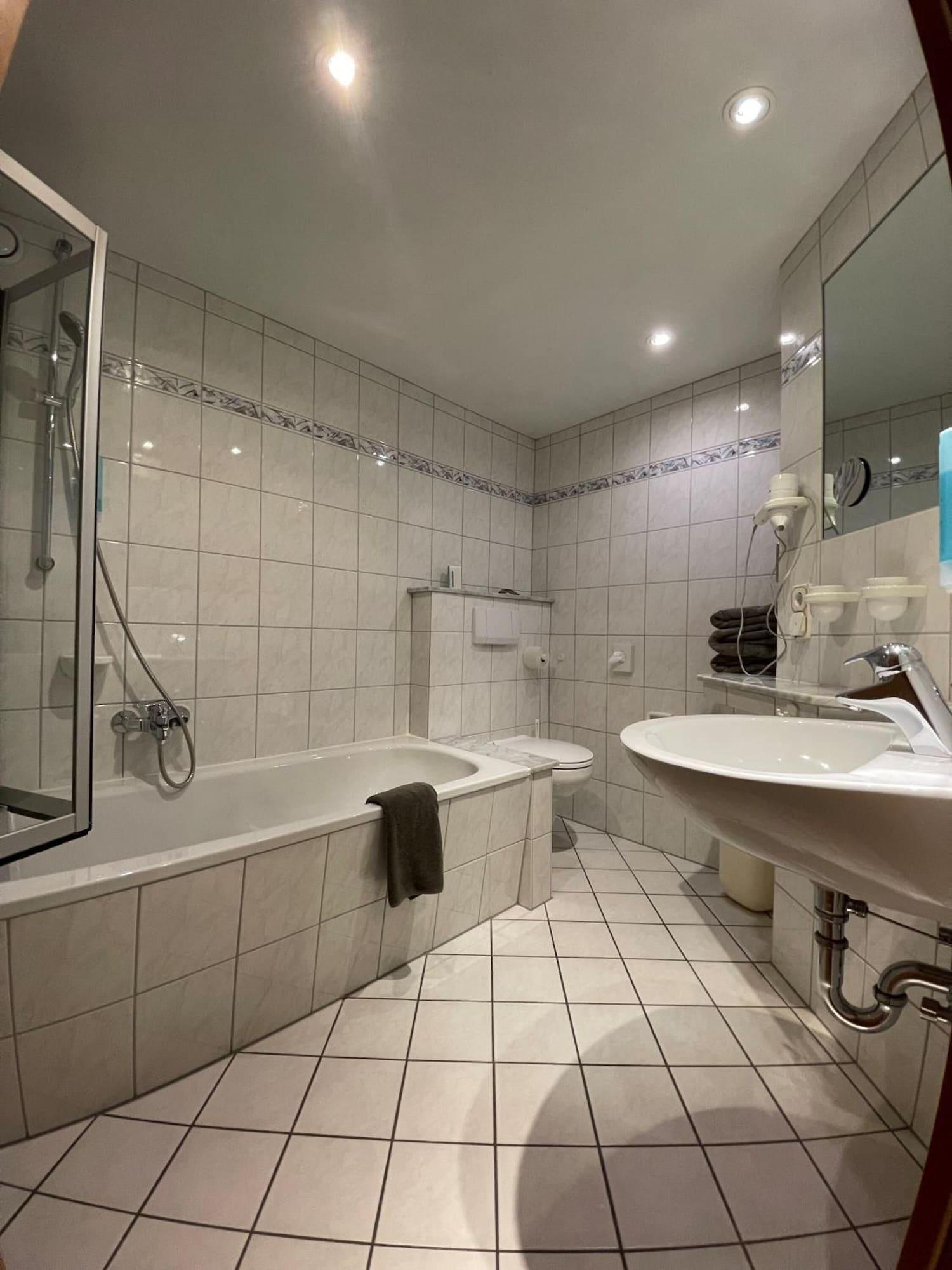 Double or Twin Deluxe One Bed