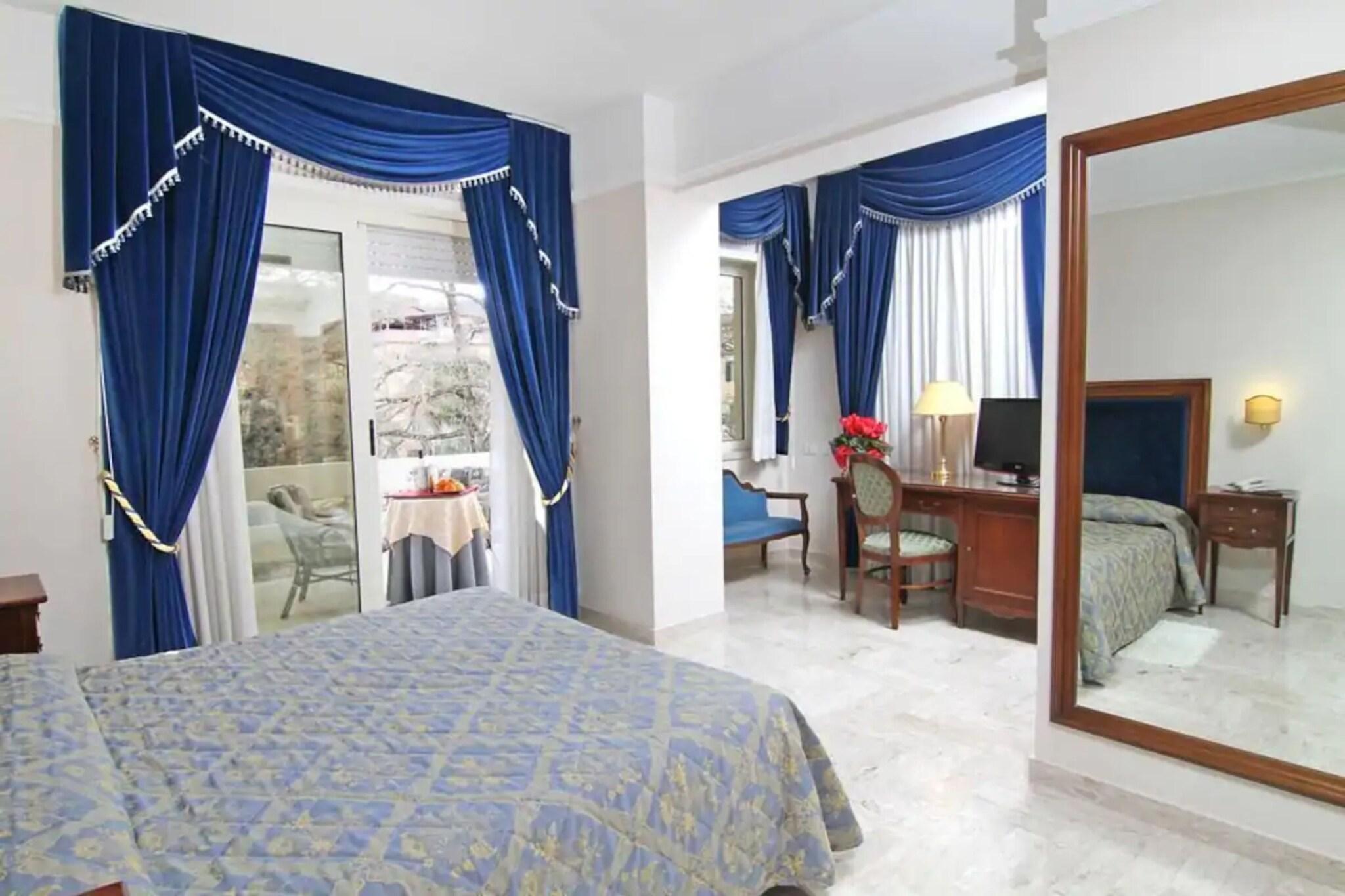 Suite Deluxe Queen Bed