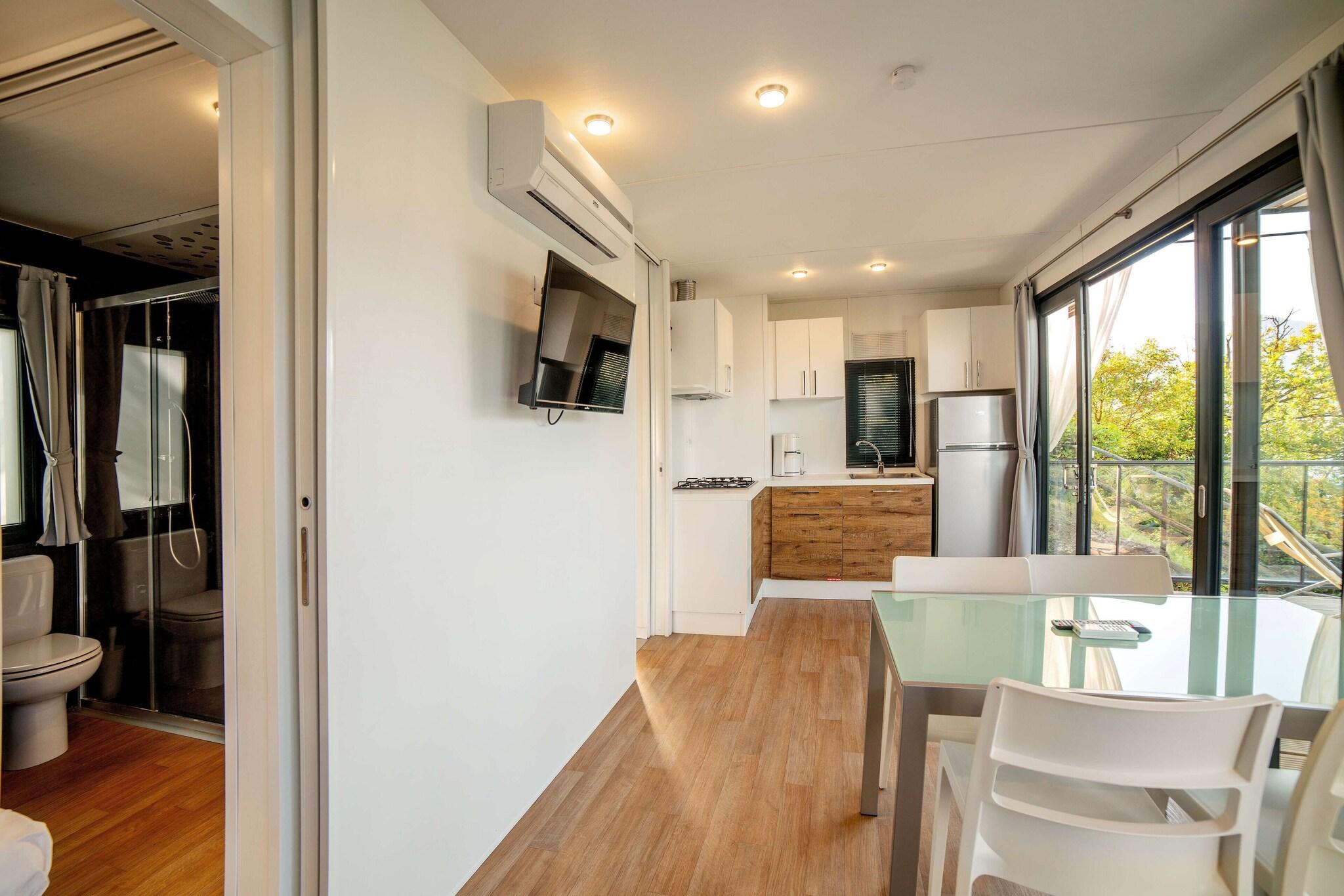 Bungalow Deluxe Queen Bed