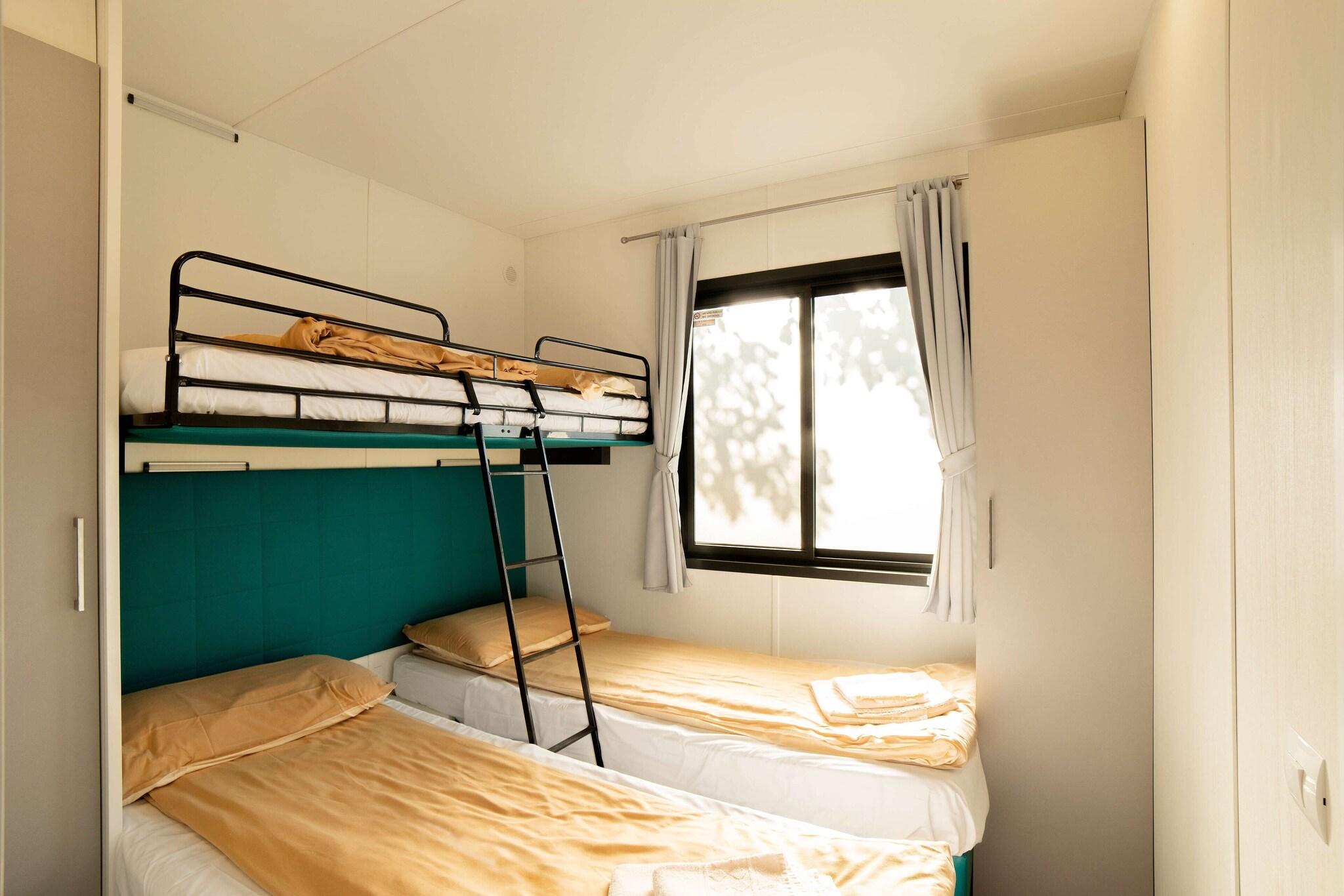 Bungalow Deluxe Queen Bed