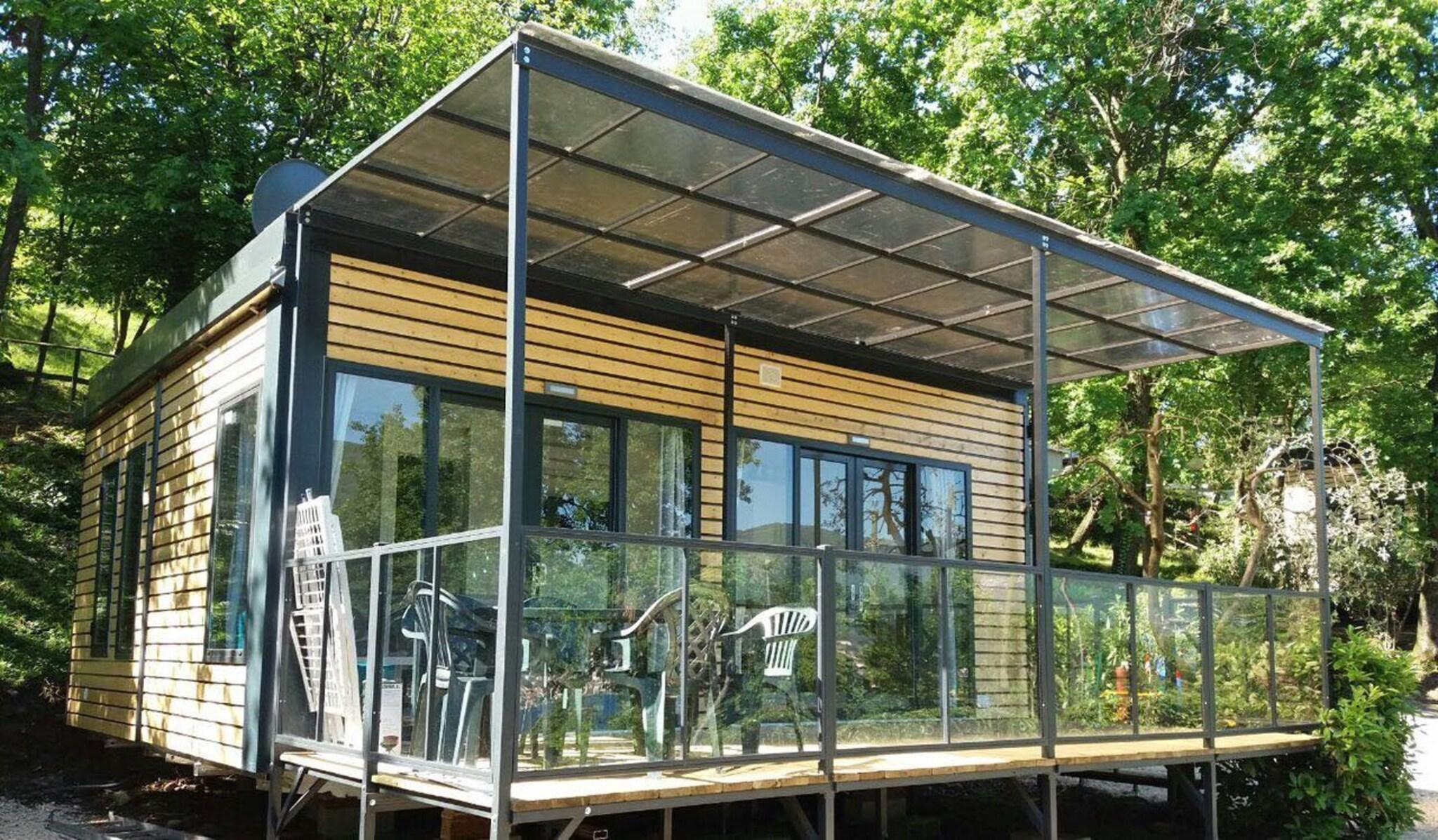 Bungalow Deluxe Queen Bed