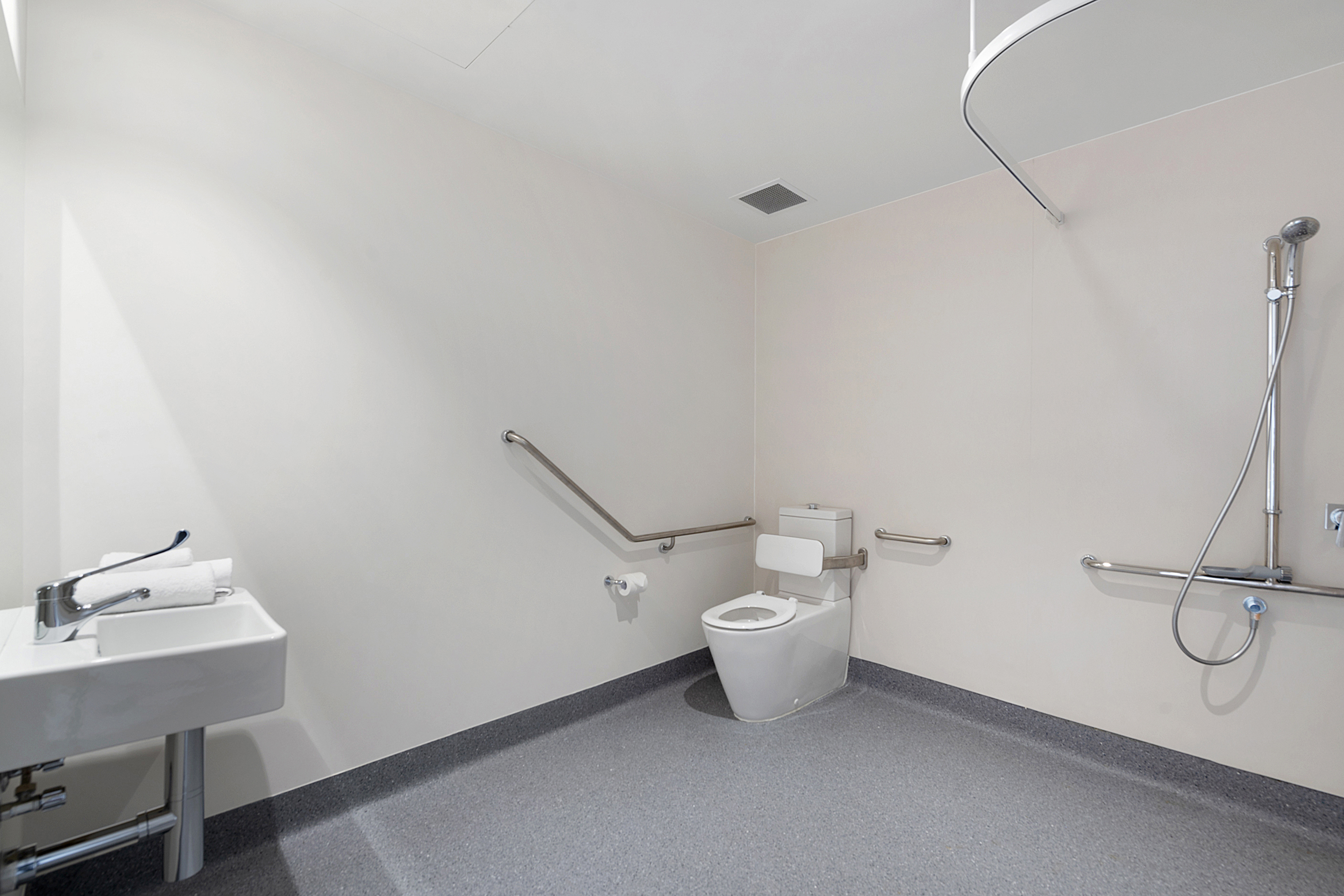 Room Accessible-queen Size Bed