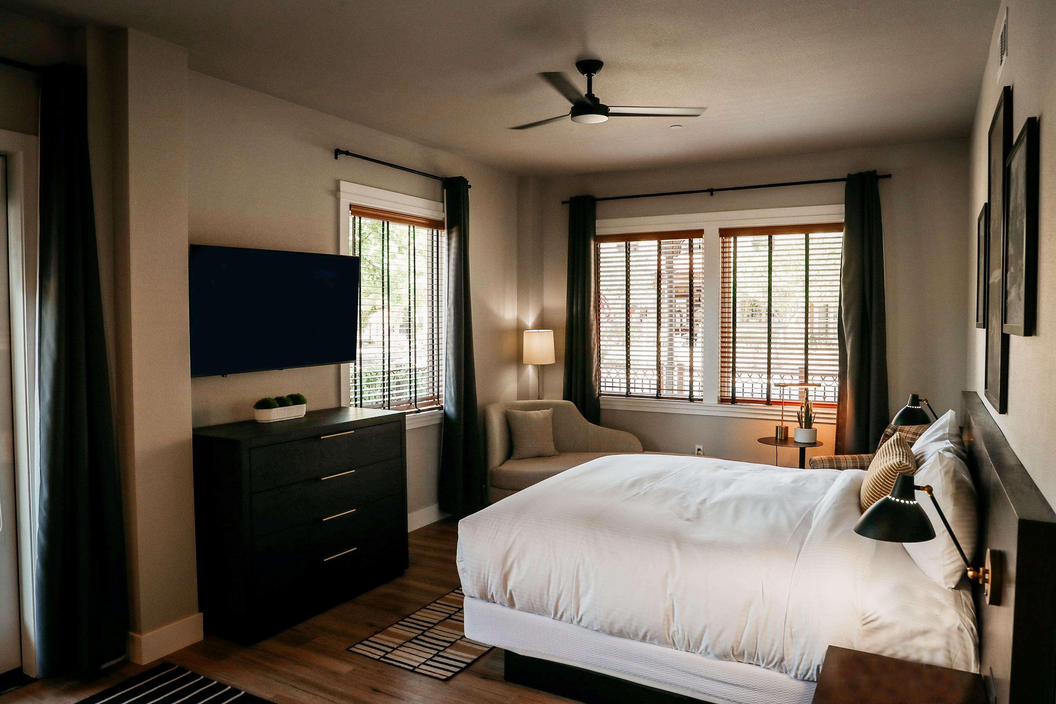 Room Accessible King Size Bed