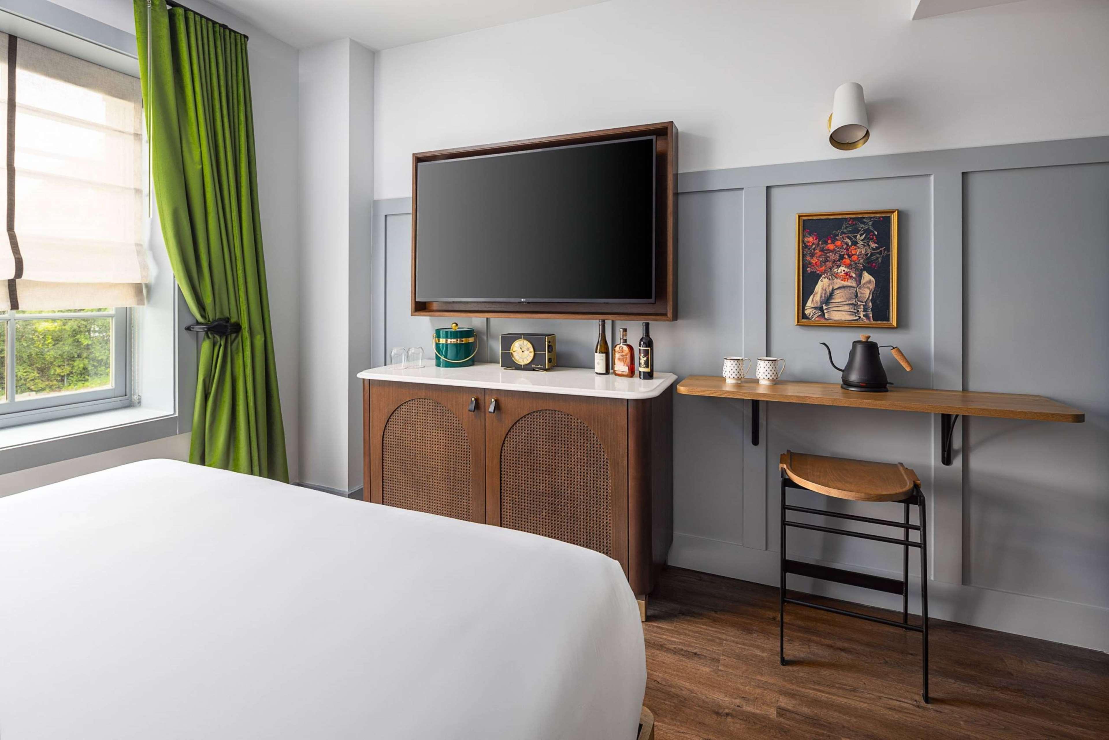 Double Deluxe King Bed