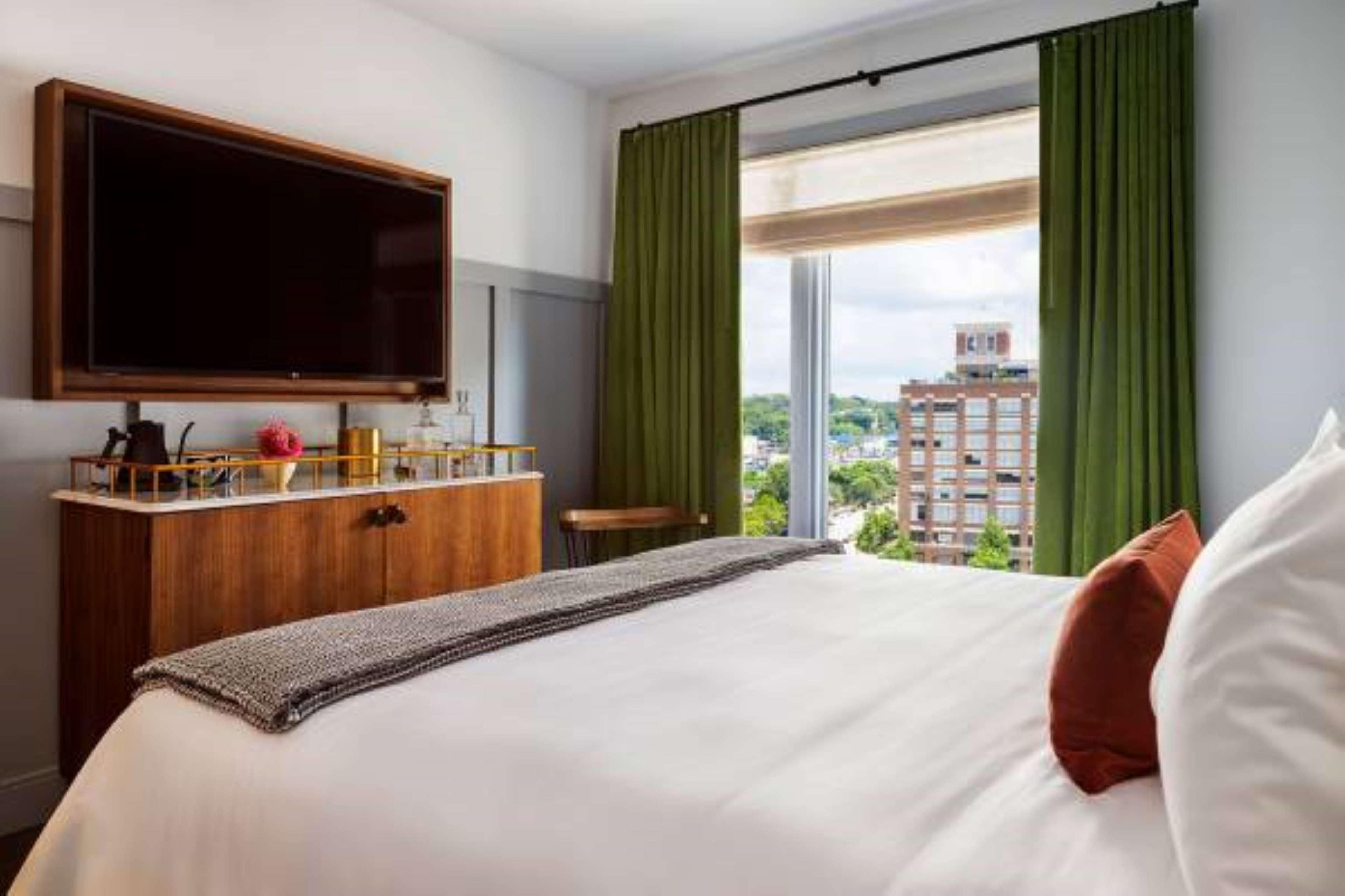 Double Deluxe King Bed