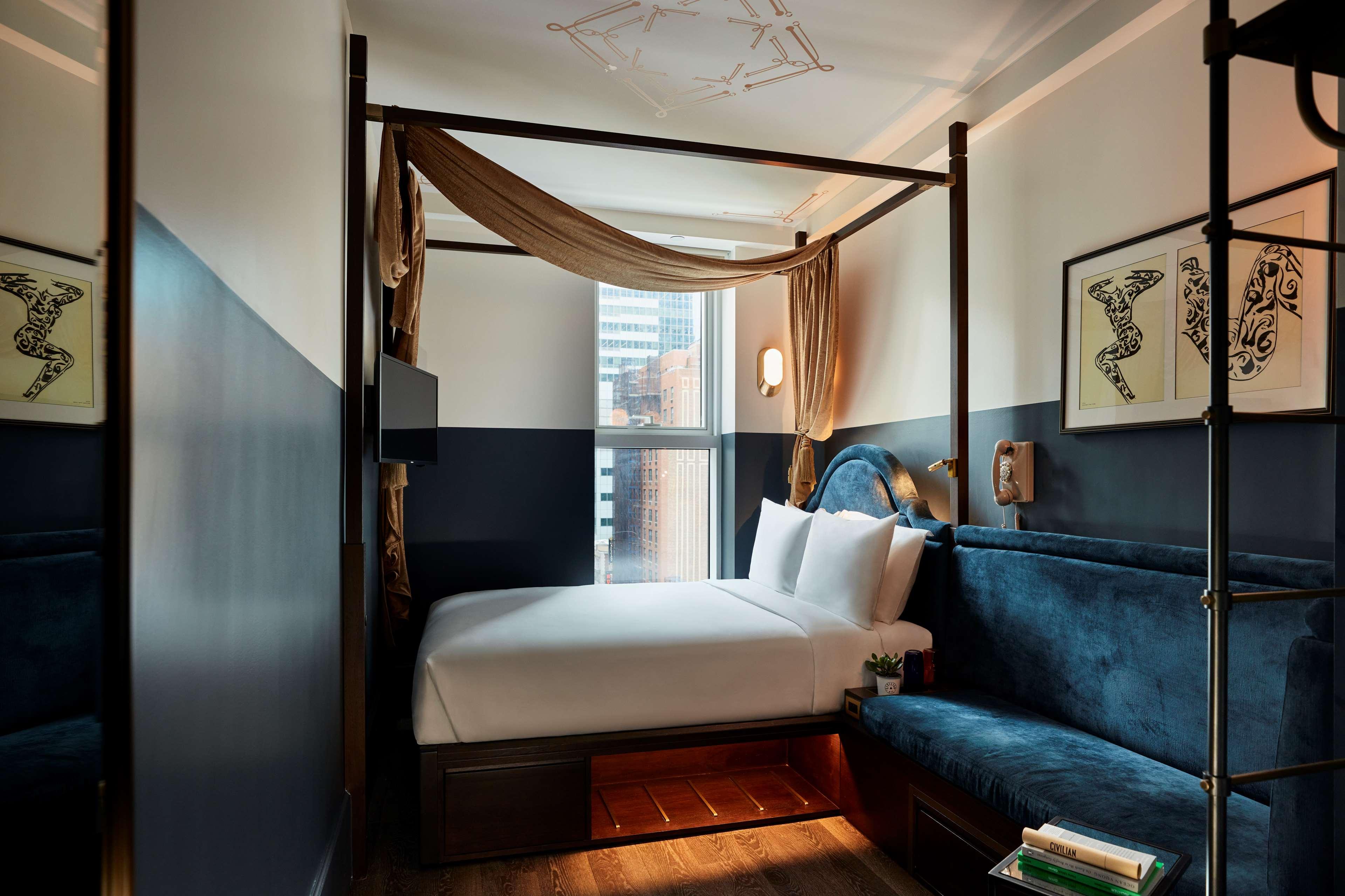 Room Queen Size Bed