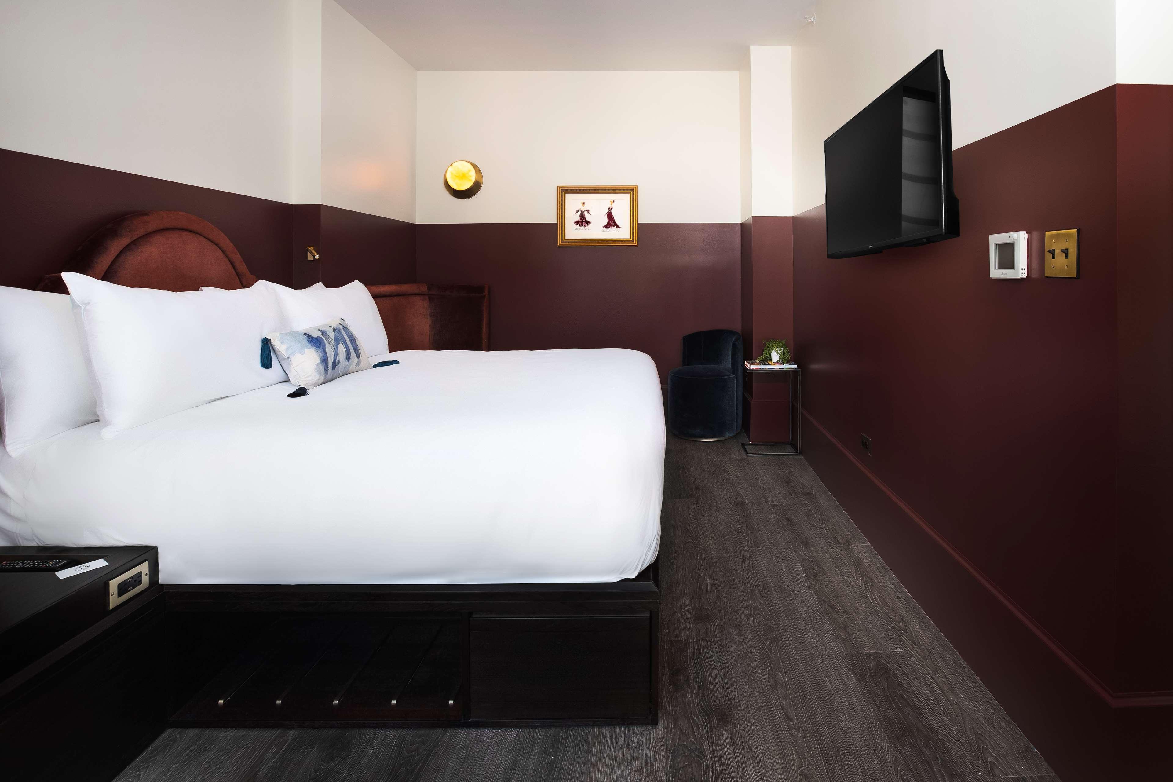 Room Accessible King Size Bed