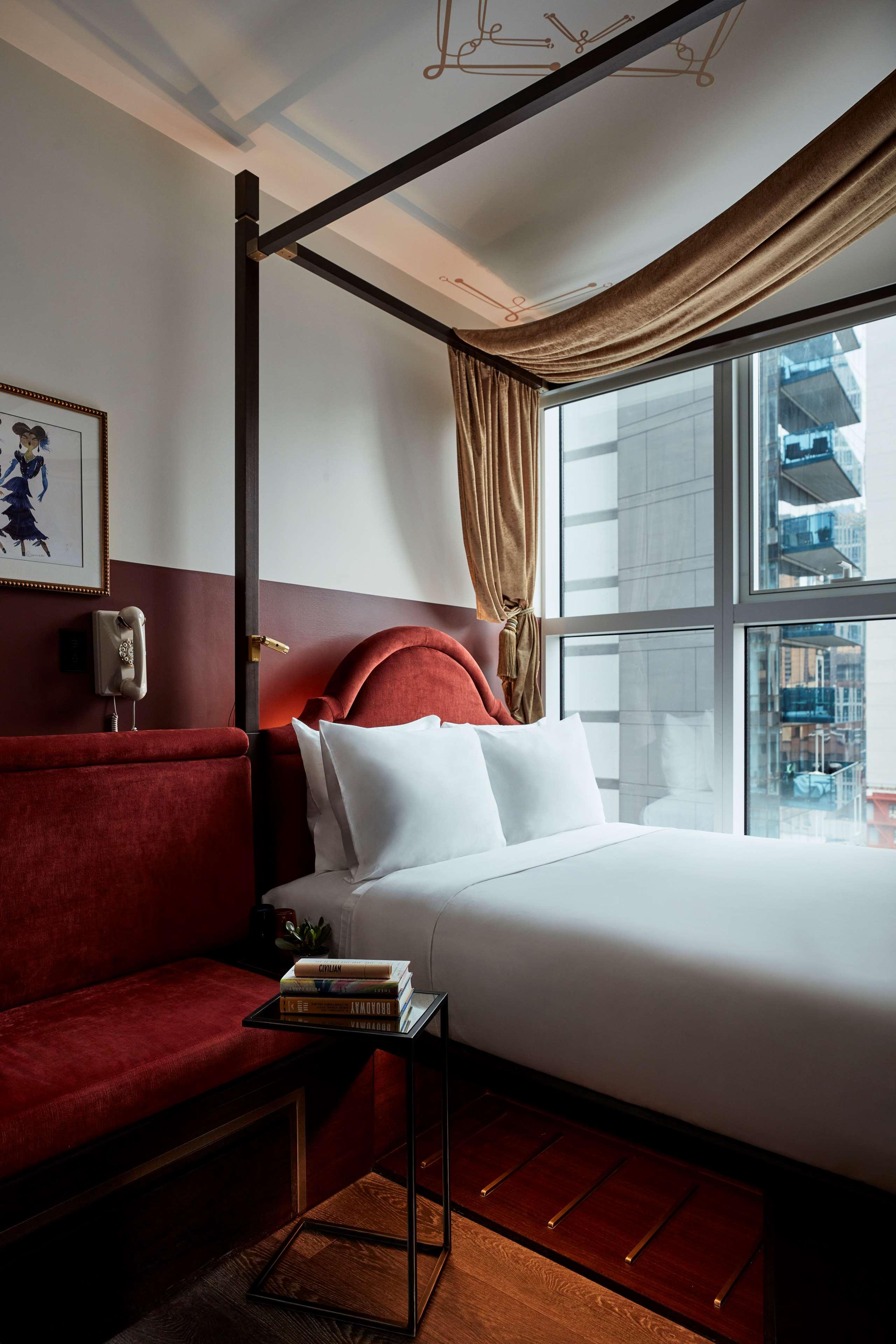 Room Queen Size Bed