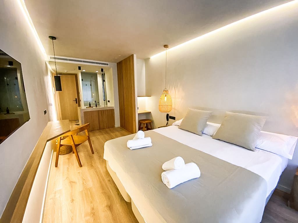 Double or Twin Standard