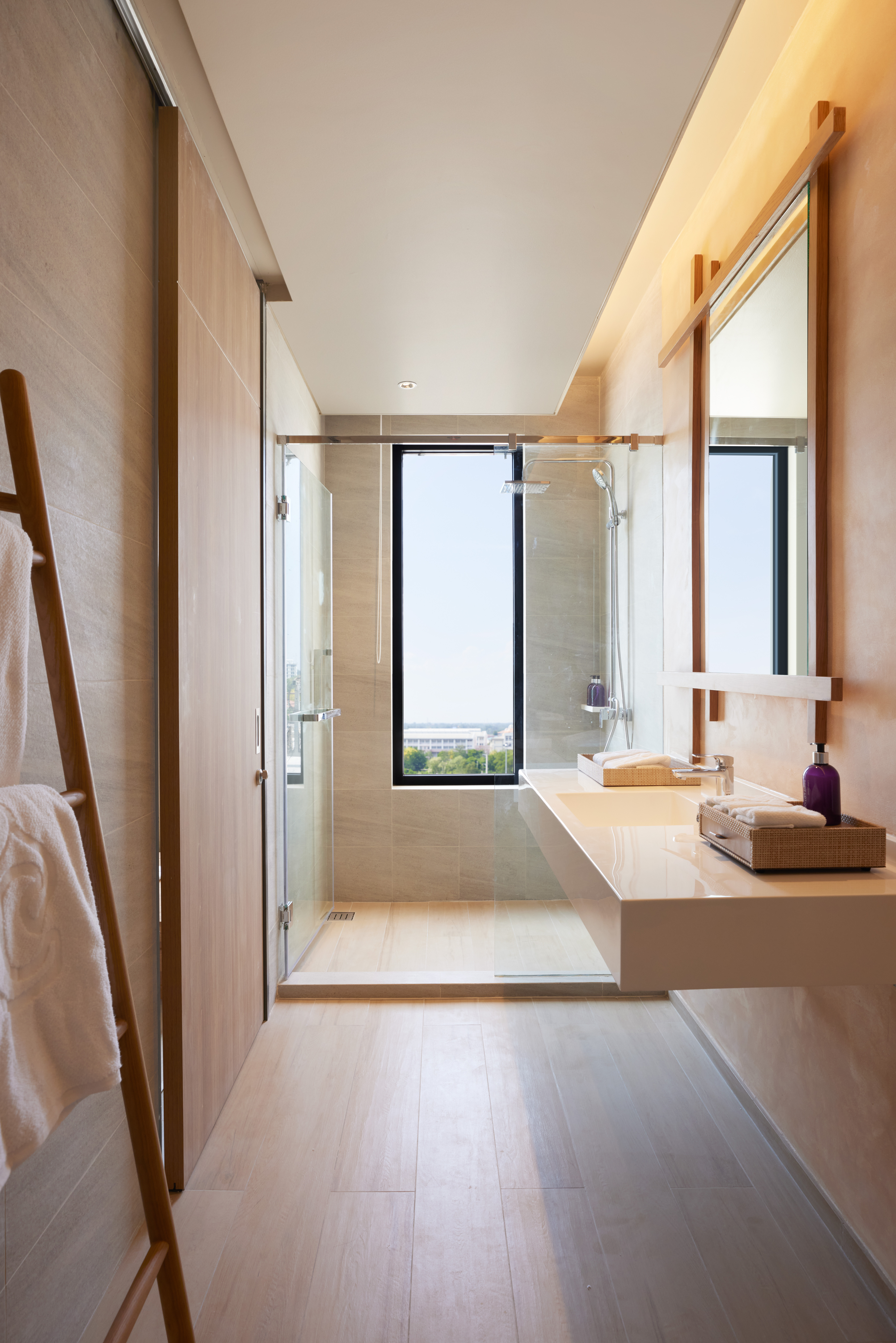 Studio King Size Bed