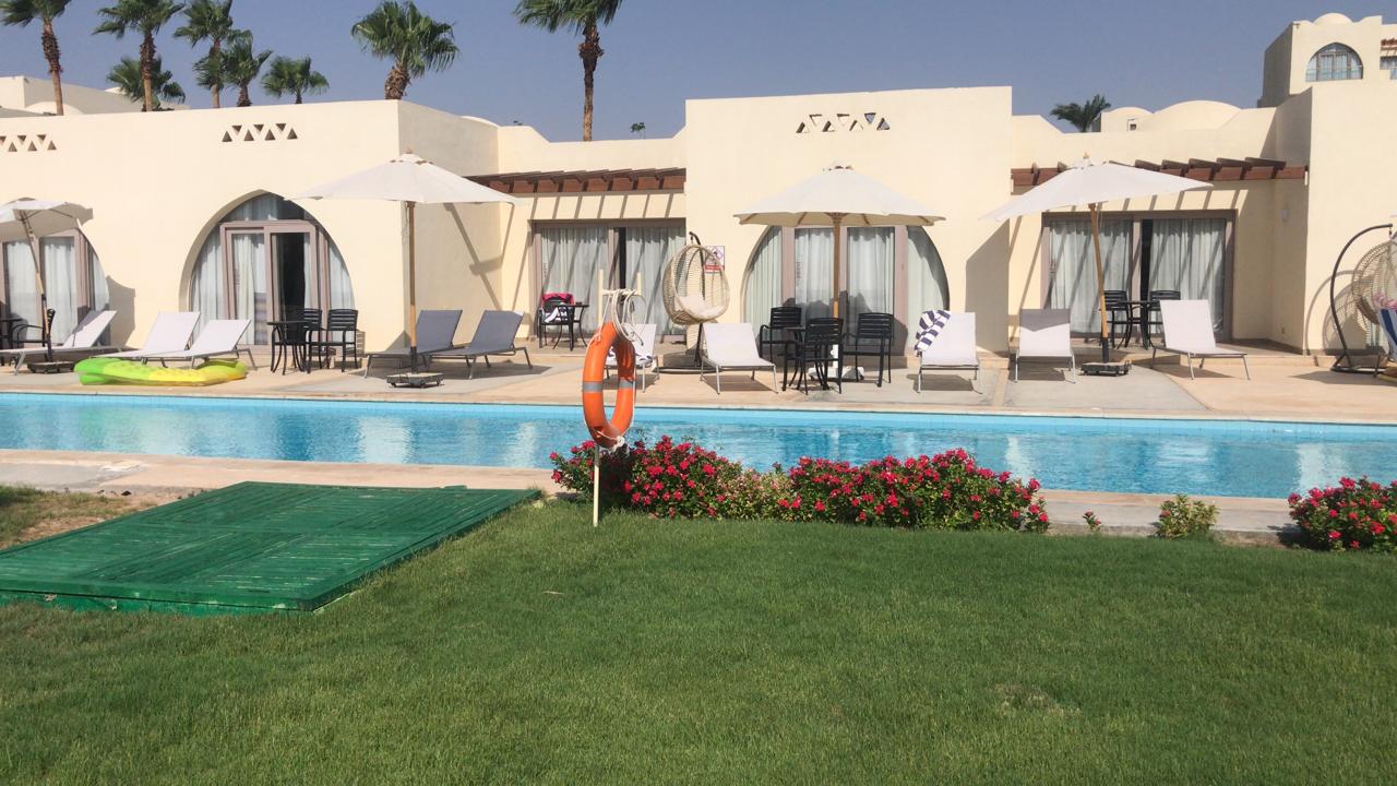 Family Room Pool View King Bed