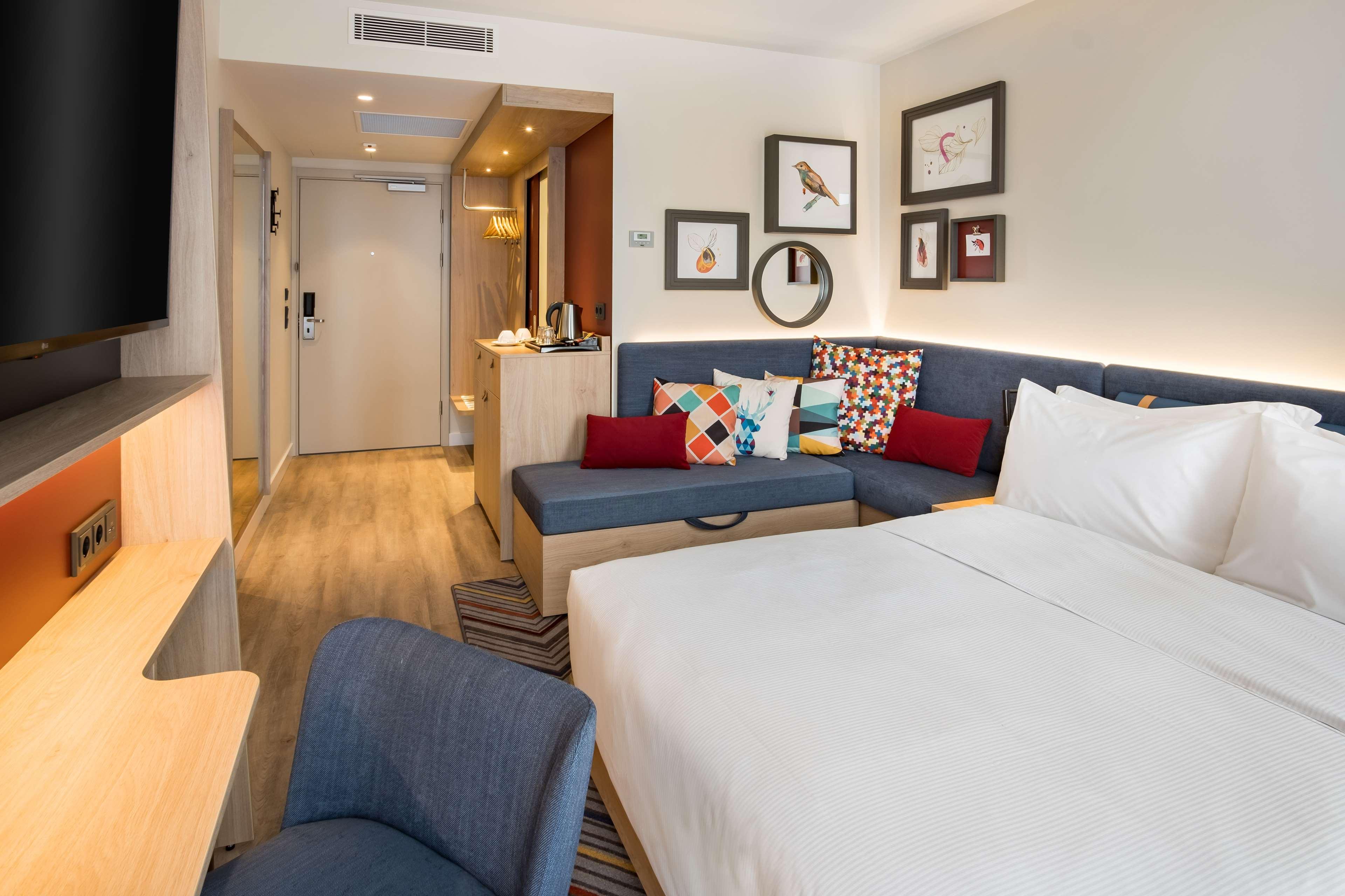 Double Queen Size Bed