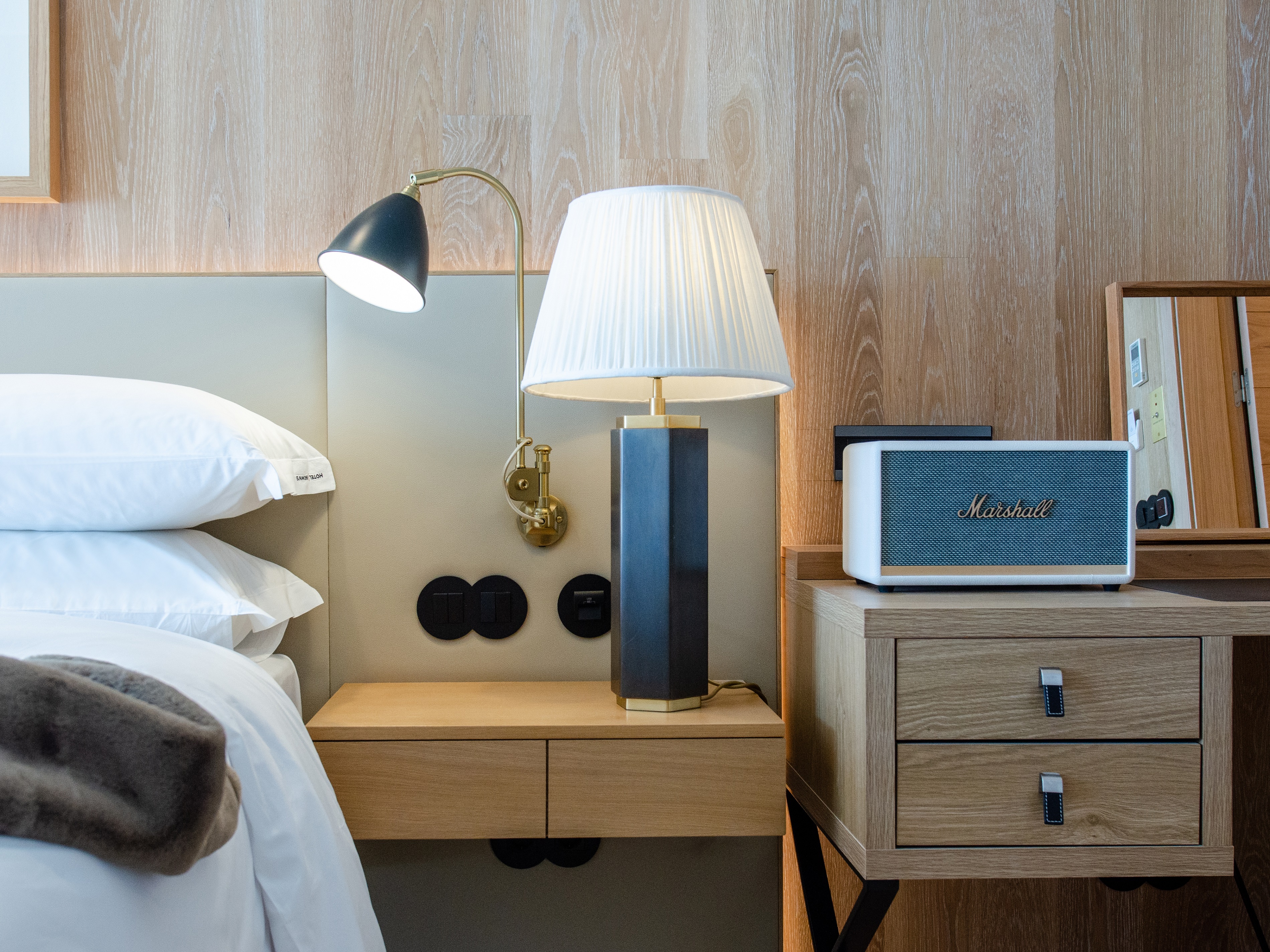 Double Deluxe One Bed