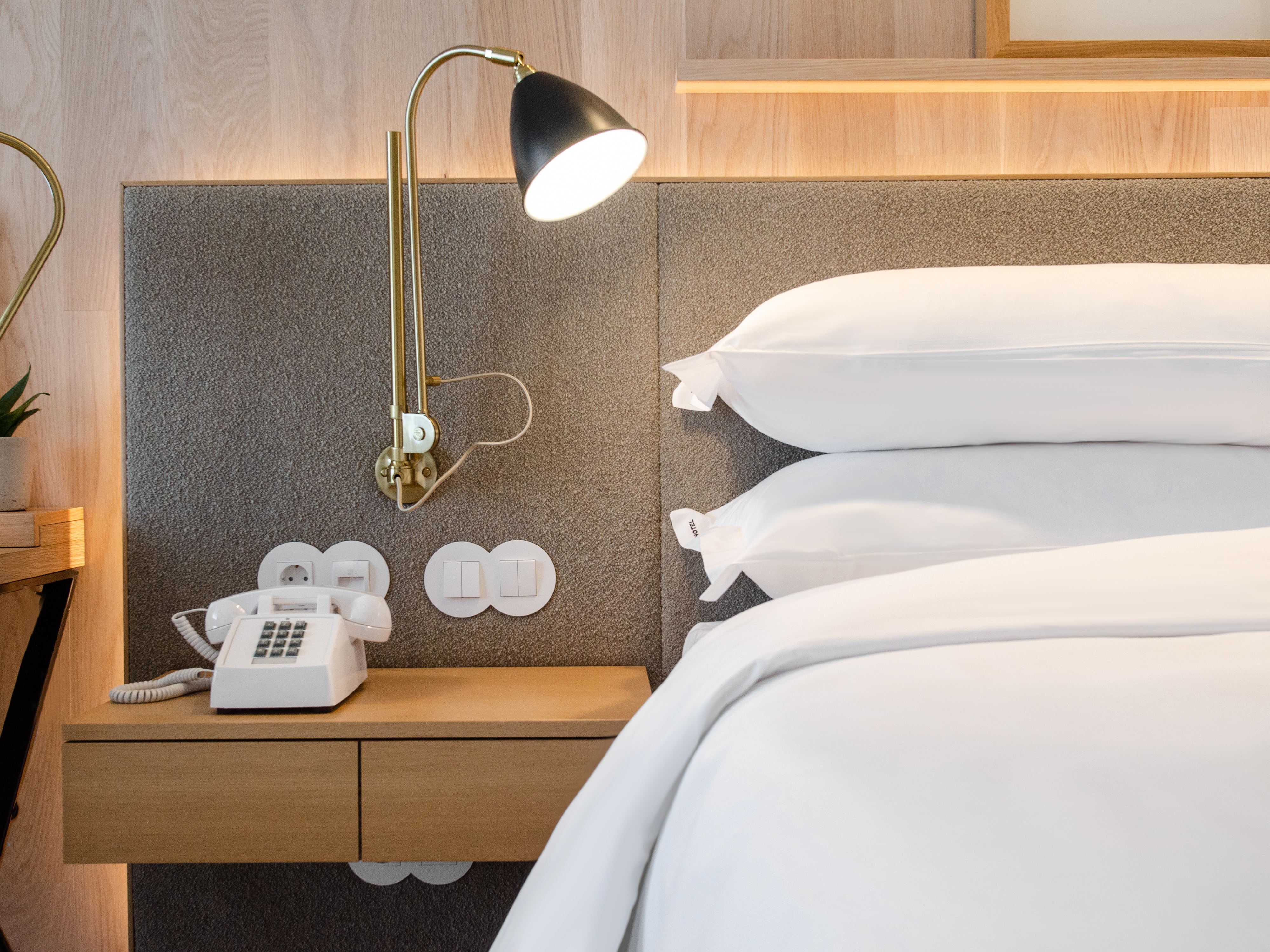 Double Deluxe One Bed