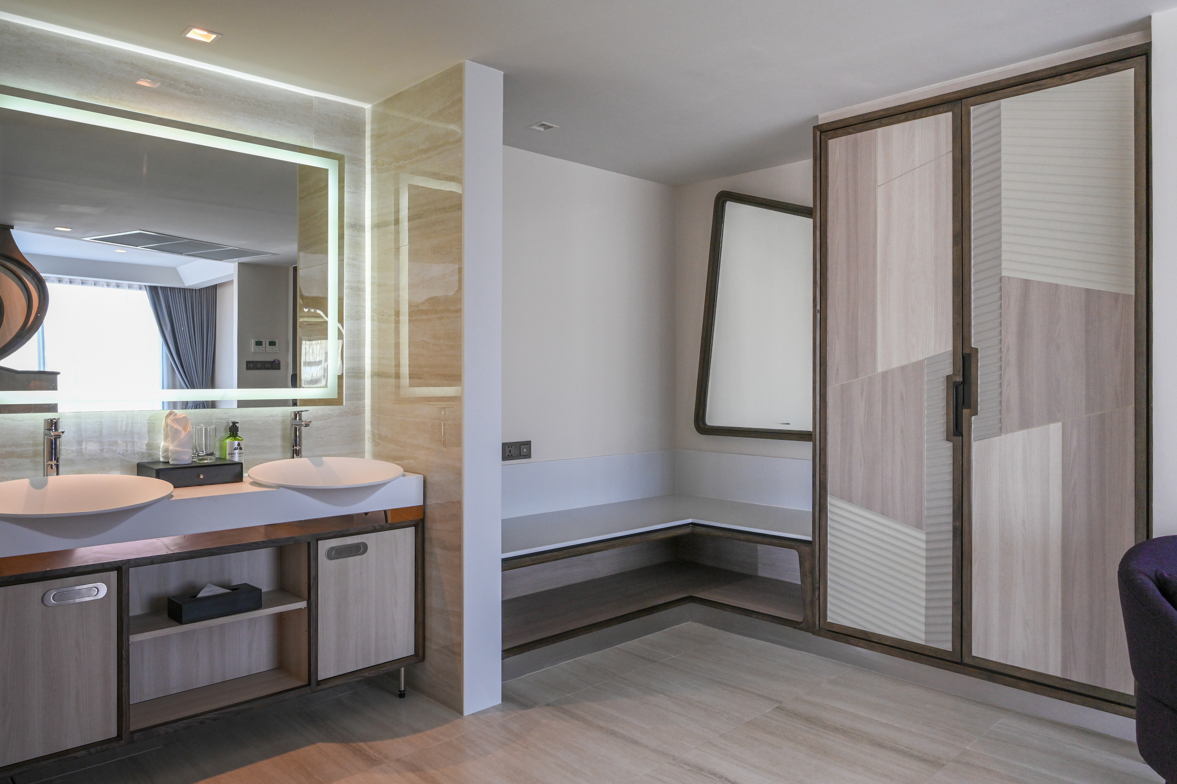 Room King Bed with Jacuzzi