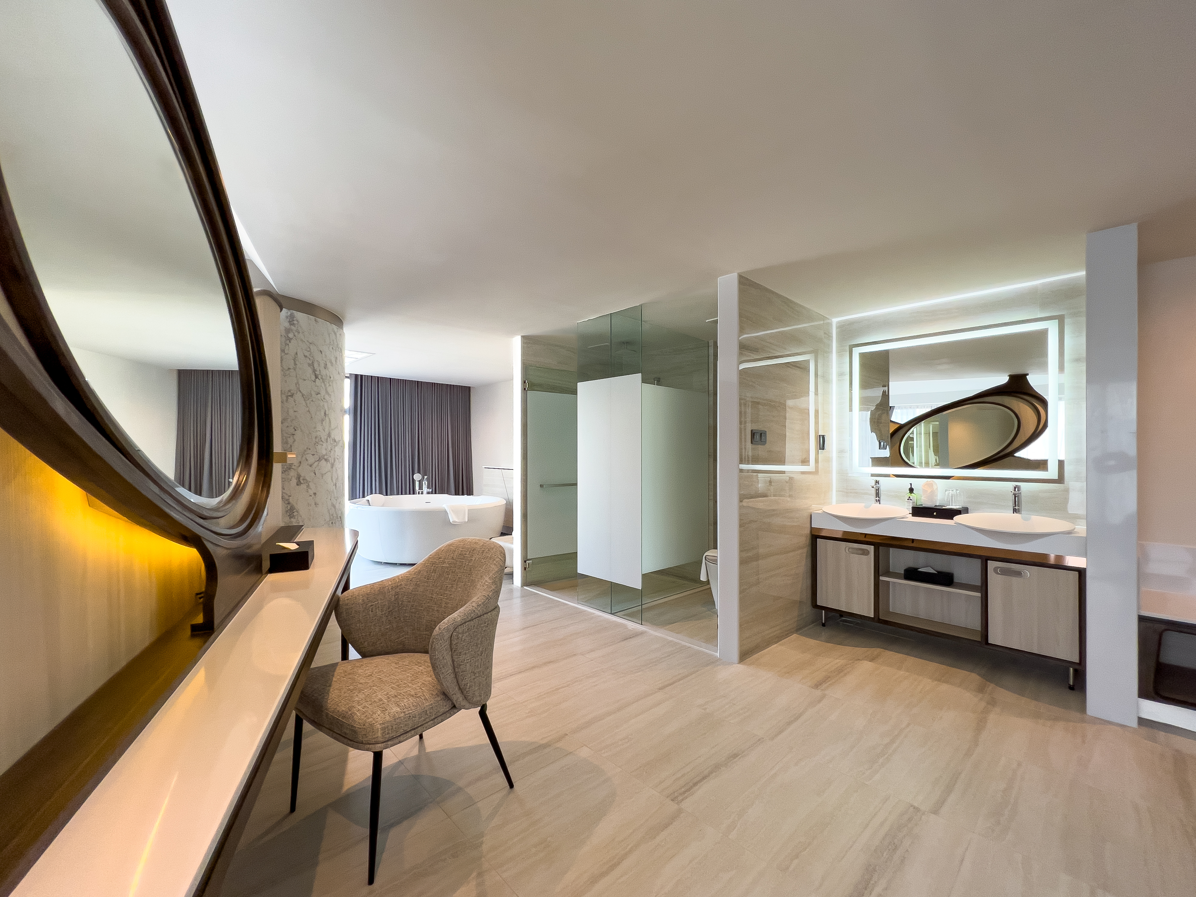 Room King Bed with Jacuzzi