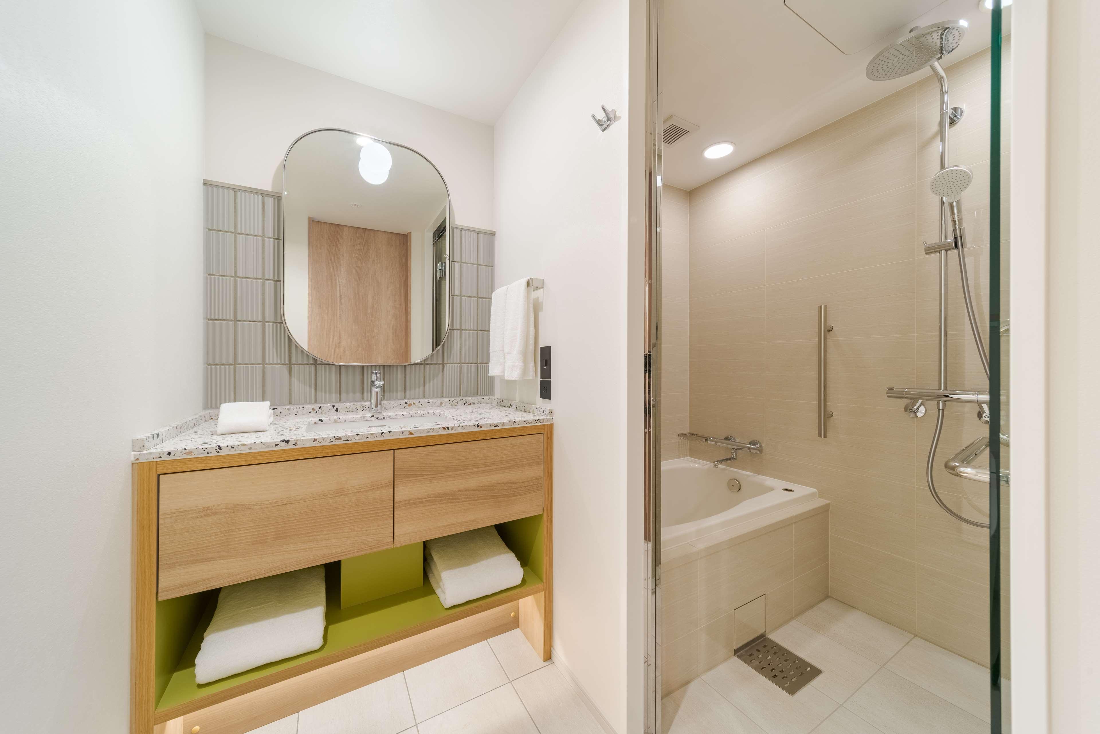 Double Deluxe Queen Bed