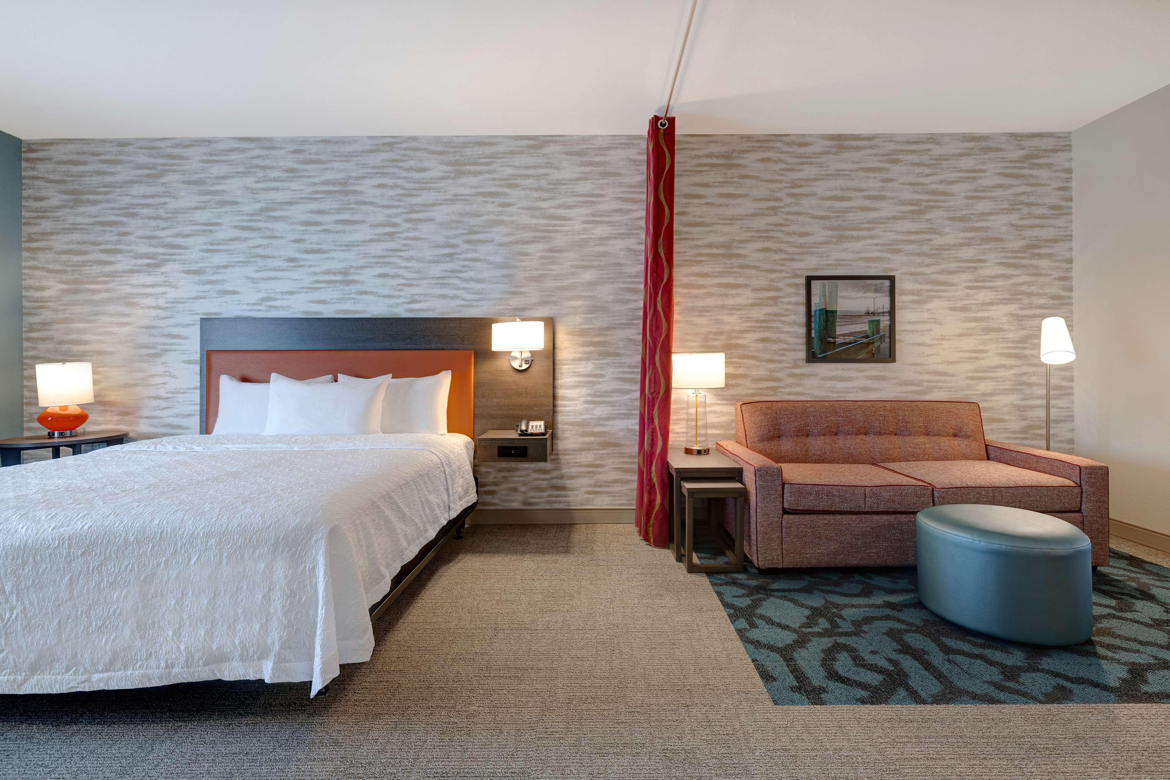 Studio Accessible King Size Bed