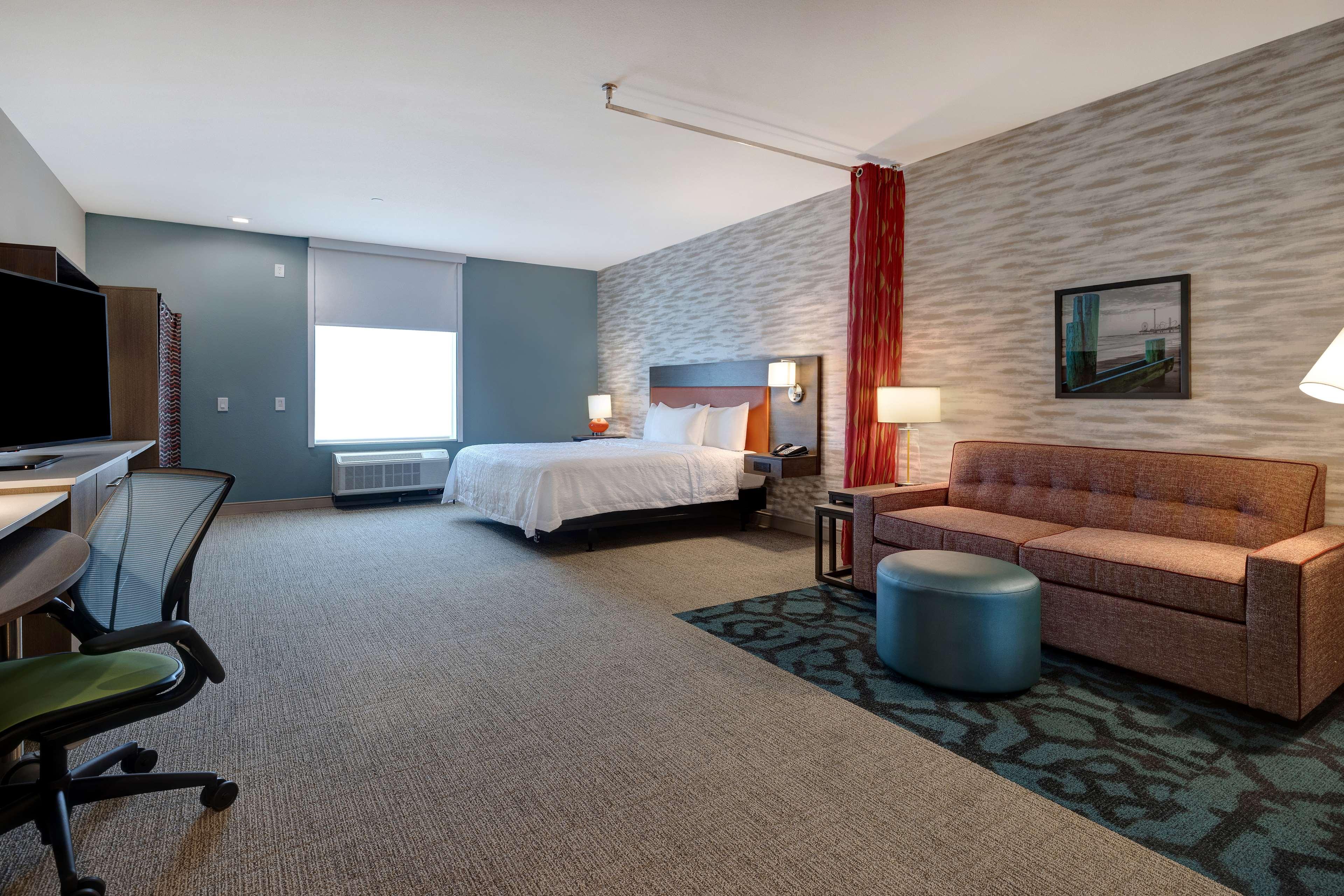 Studio Accessible King Size Bed